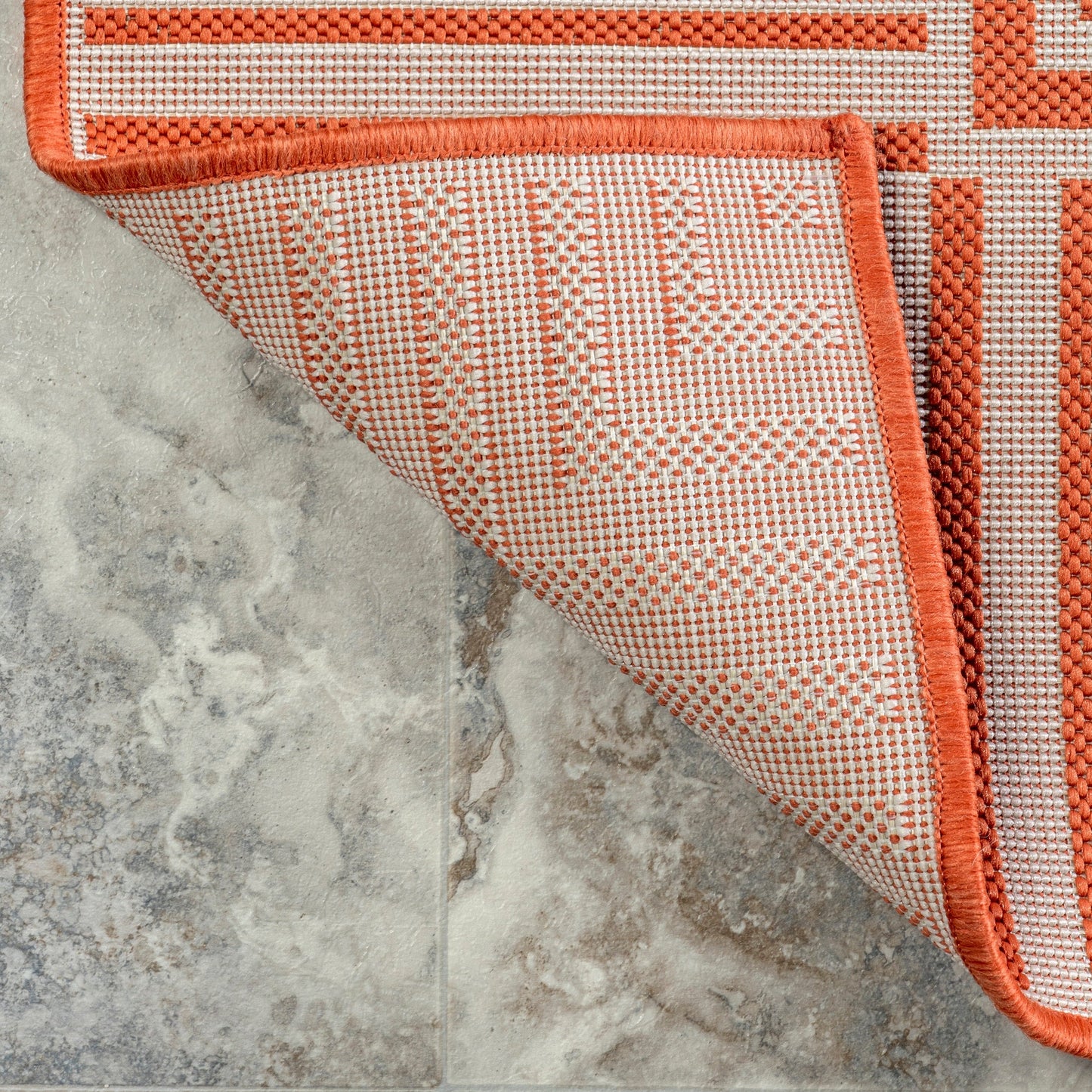 Tapis d'intérieur/extérieur classique à bordures Nuloom Leah