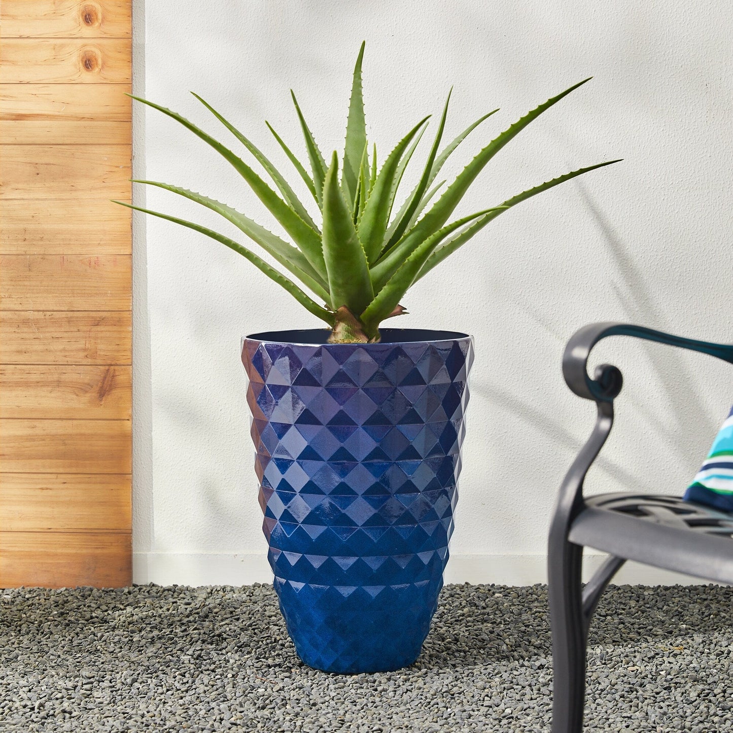 Glitzhome 19.75 H Eco-Friendly Oversized Faux Ceramic Diamond Textured Tall Planter Porch Flowerpot (Set of 2)