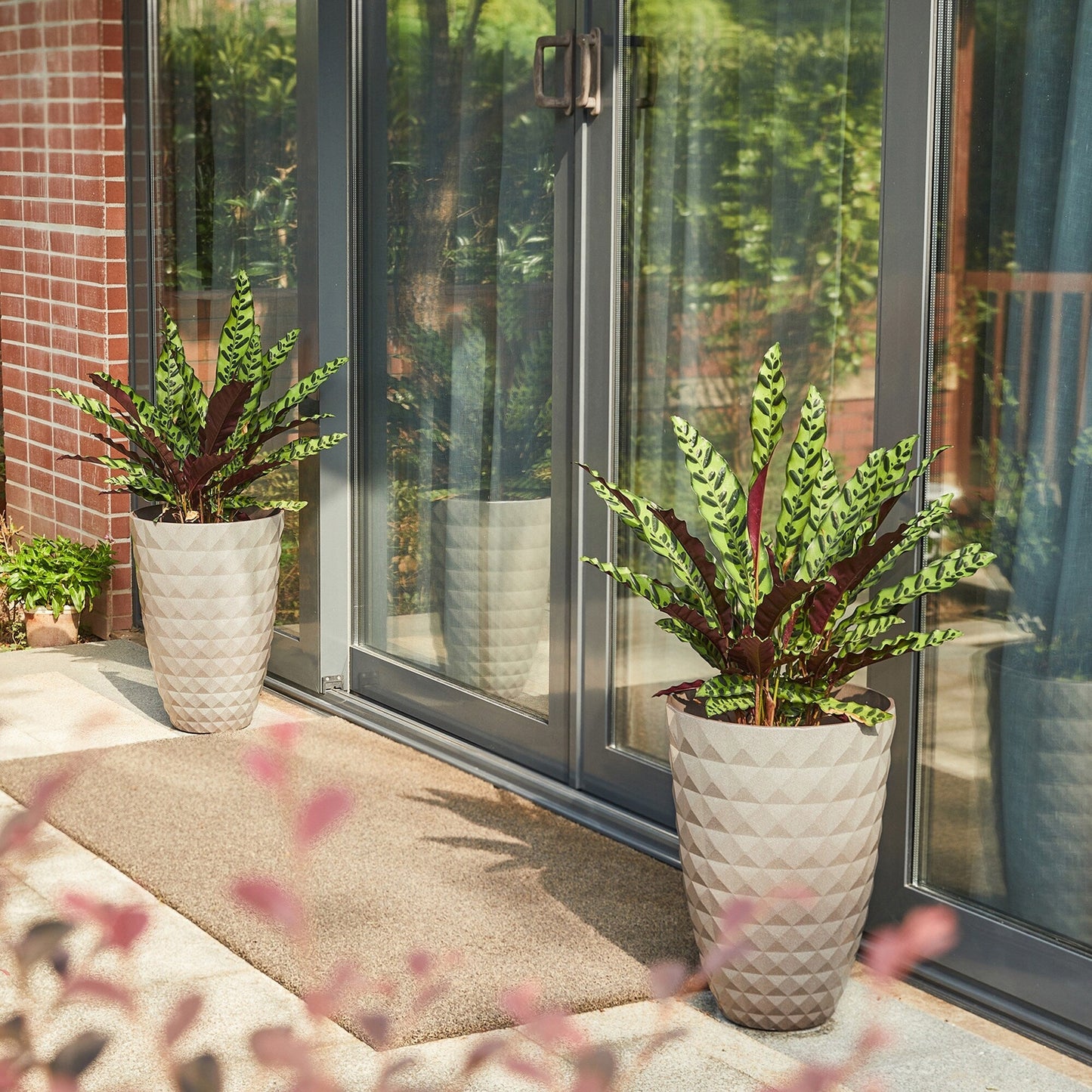 Glitzhome 19.75 H Eco-Friendly Oversized Faux Ceramic Diamond Textured Tall Planter Porch Flowerpot (Set of 2)