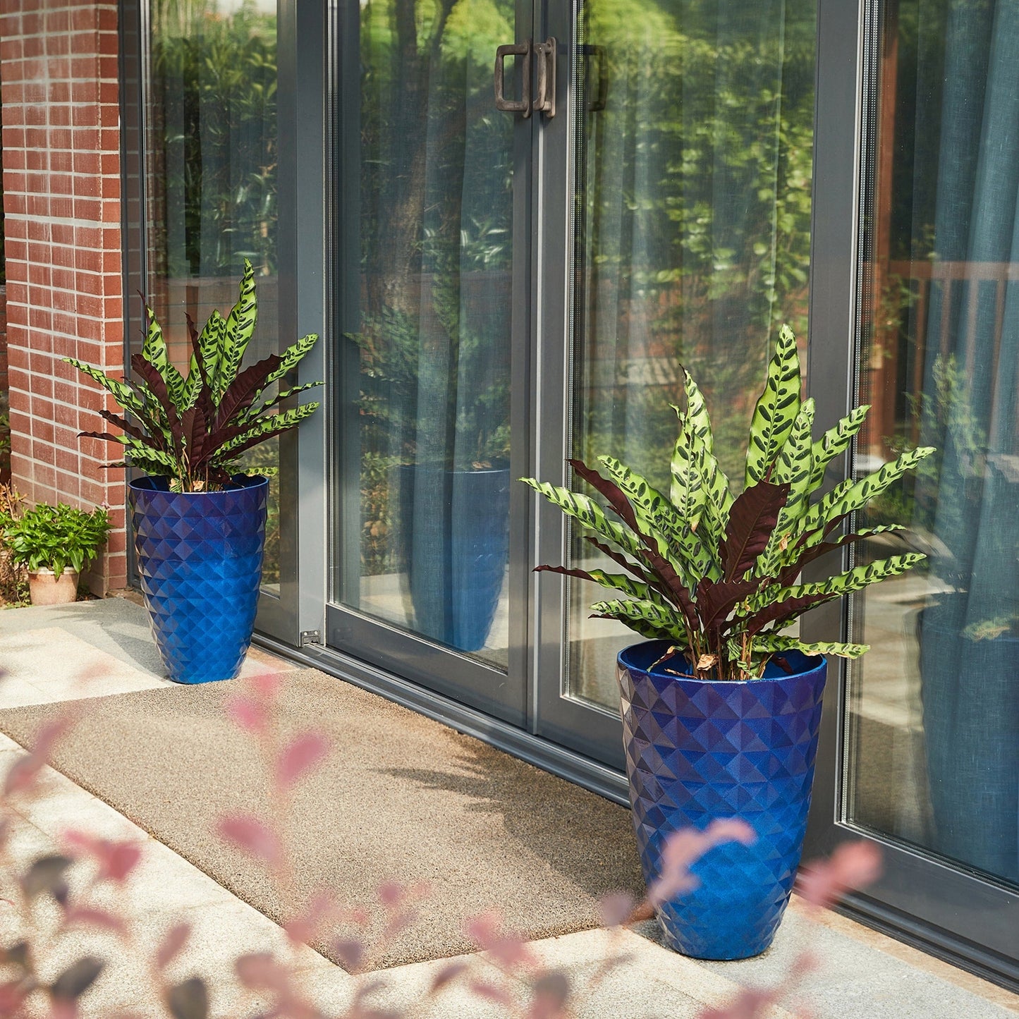 Glitzhome 19.75 H Eco-Friendly Oversized Faux Ceramic Diamond Textured Tall Planter Porch Flowerpot (Set of 2)