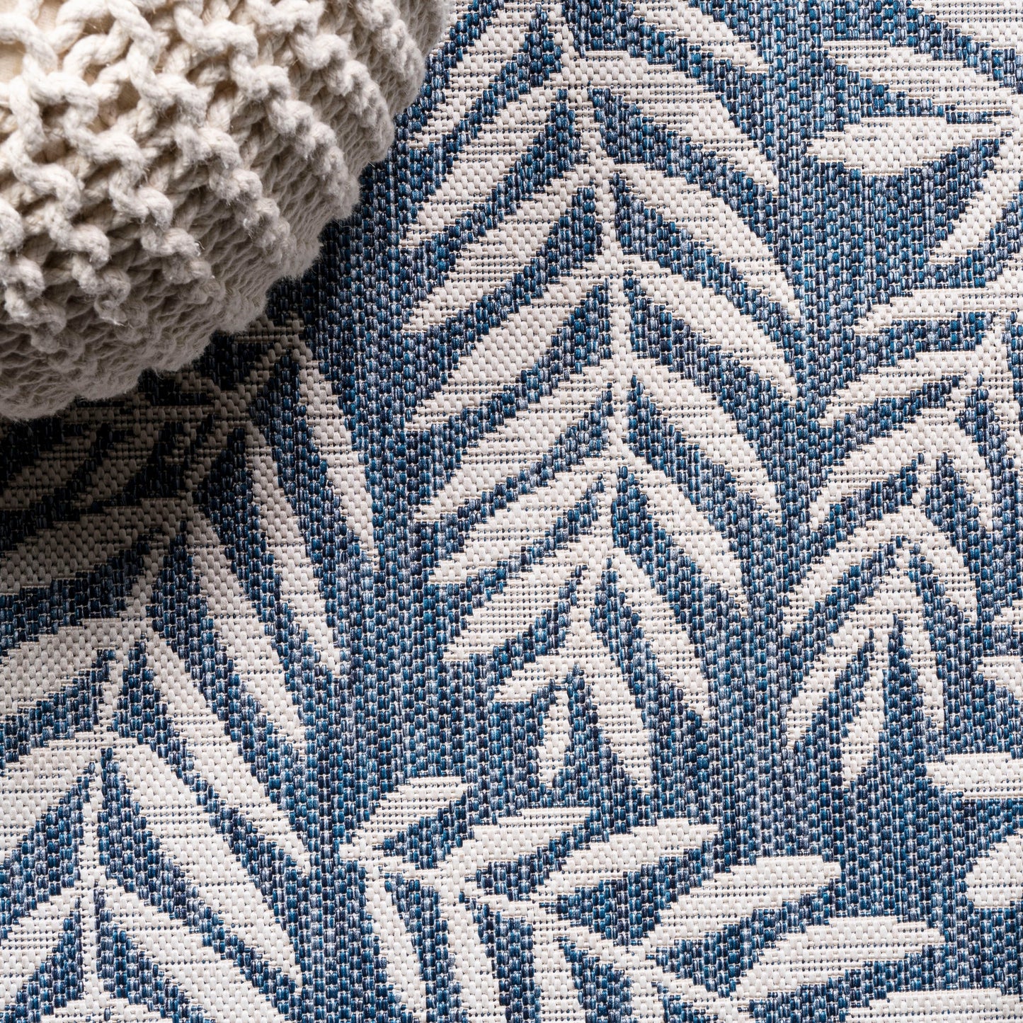 JONATHAN Y Tapis intérieur/extérieur à fronde de palmier Galon