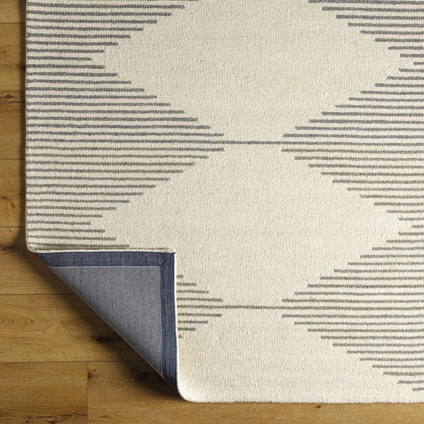 Tapis touffeté à la main minimaliste Livabliss Granada à motif losanges