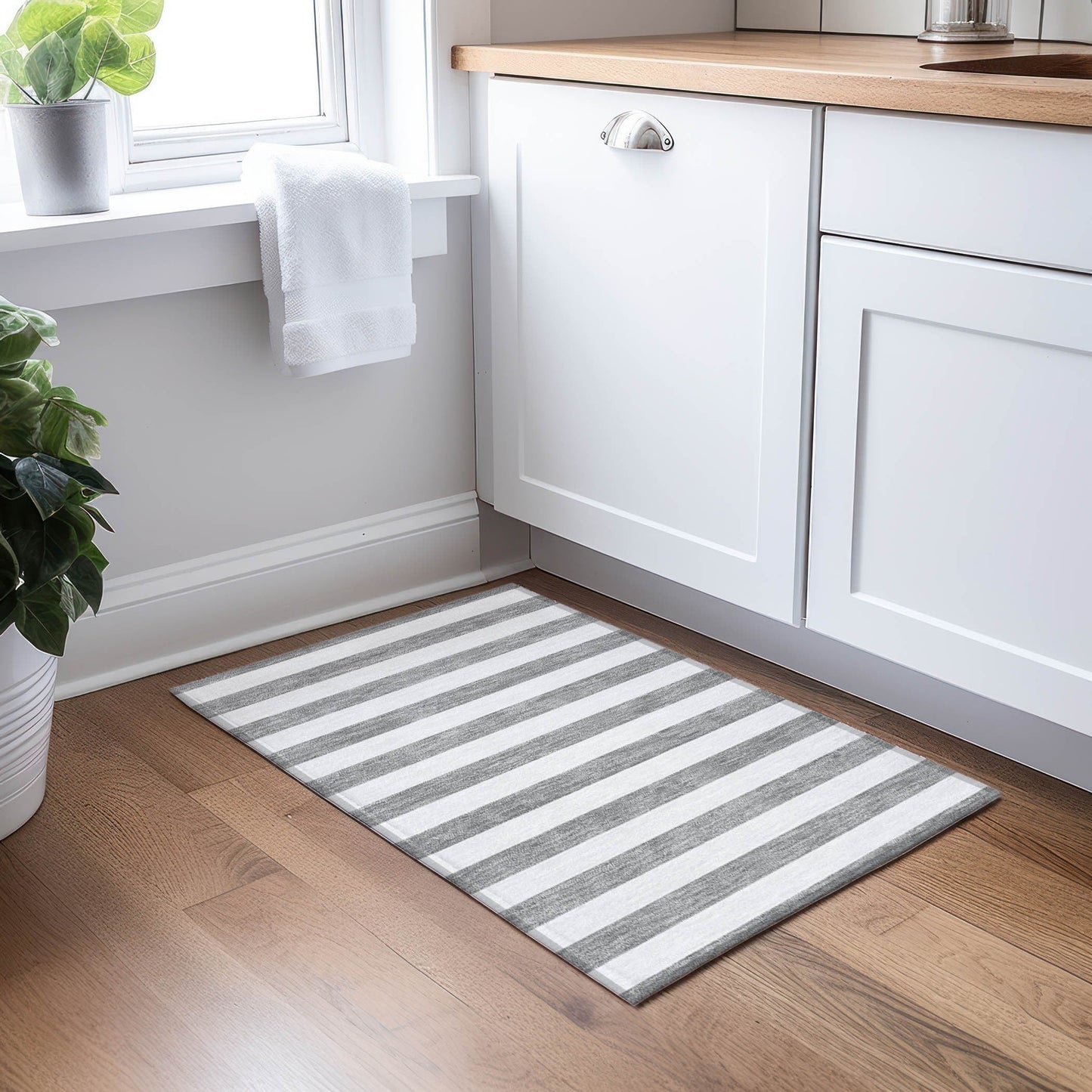 Machine Washable Indoor/ Outdoor Cabana Stripe Chantille Rug