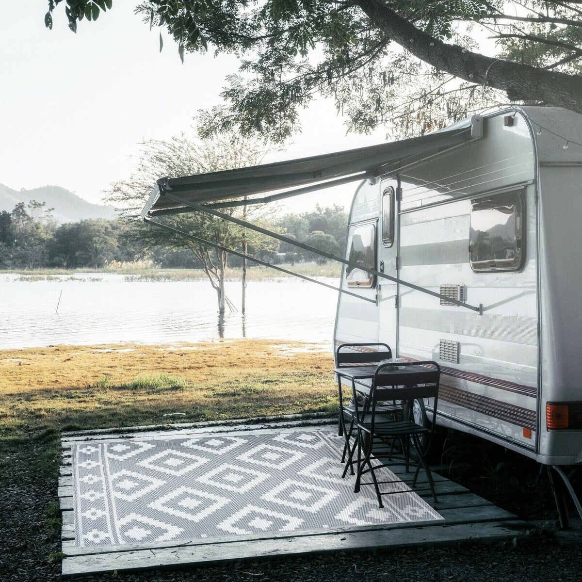 Tapis d'extérieur léger en plastique 100 % écologique de Milan Design