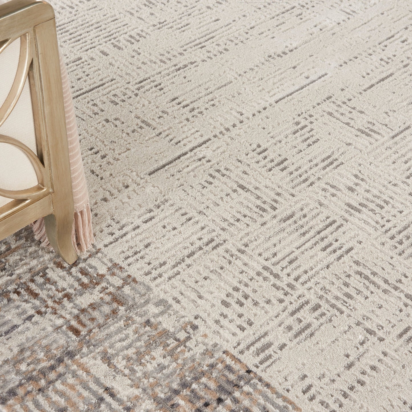 Tapis abstrait gris ivoire Nourison Emily pour l'intérieur uniquement