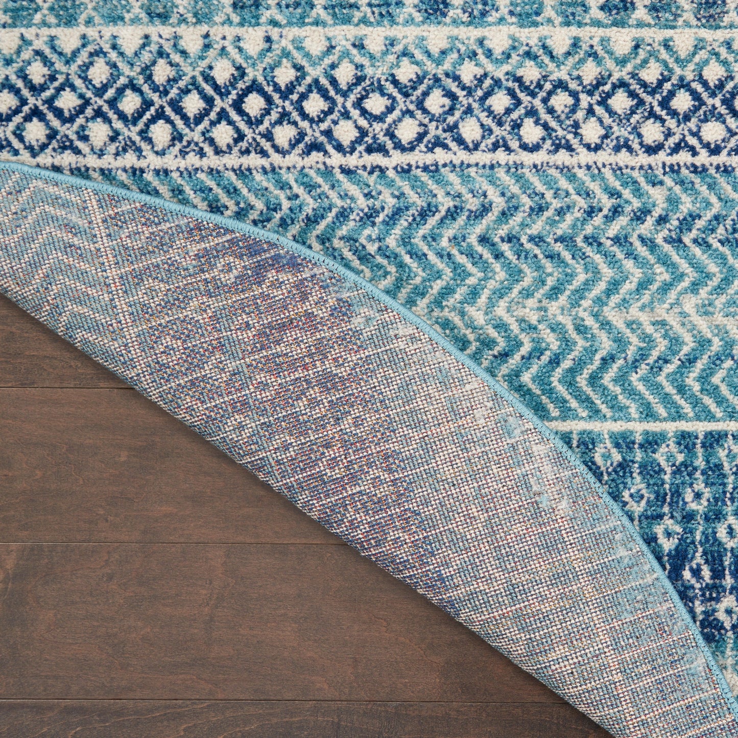 Tapis géométrique côtier bleu indigo Nourison Passion