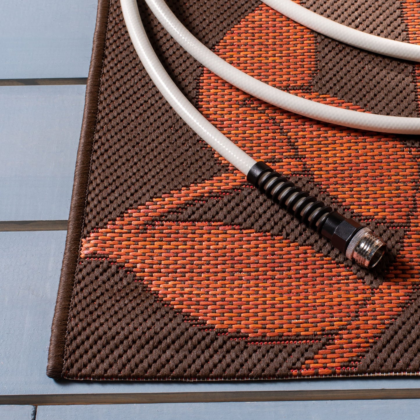 Tapis de jardin imperméable d'intérieur/extérieur SAFAVIEH Courtyard Luann Botanical