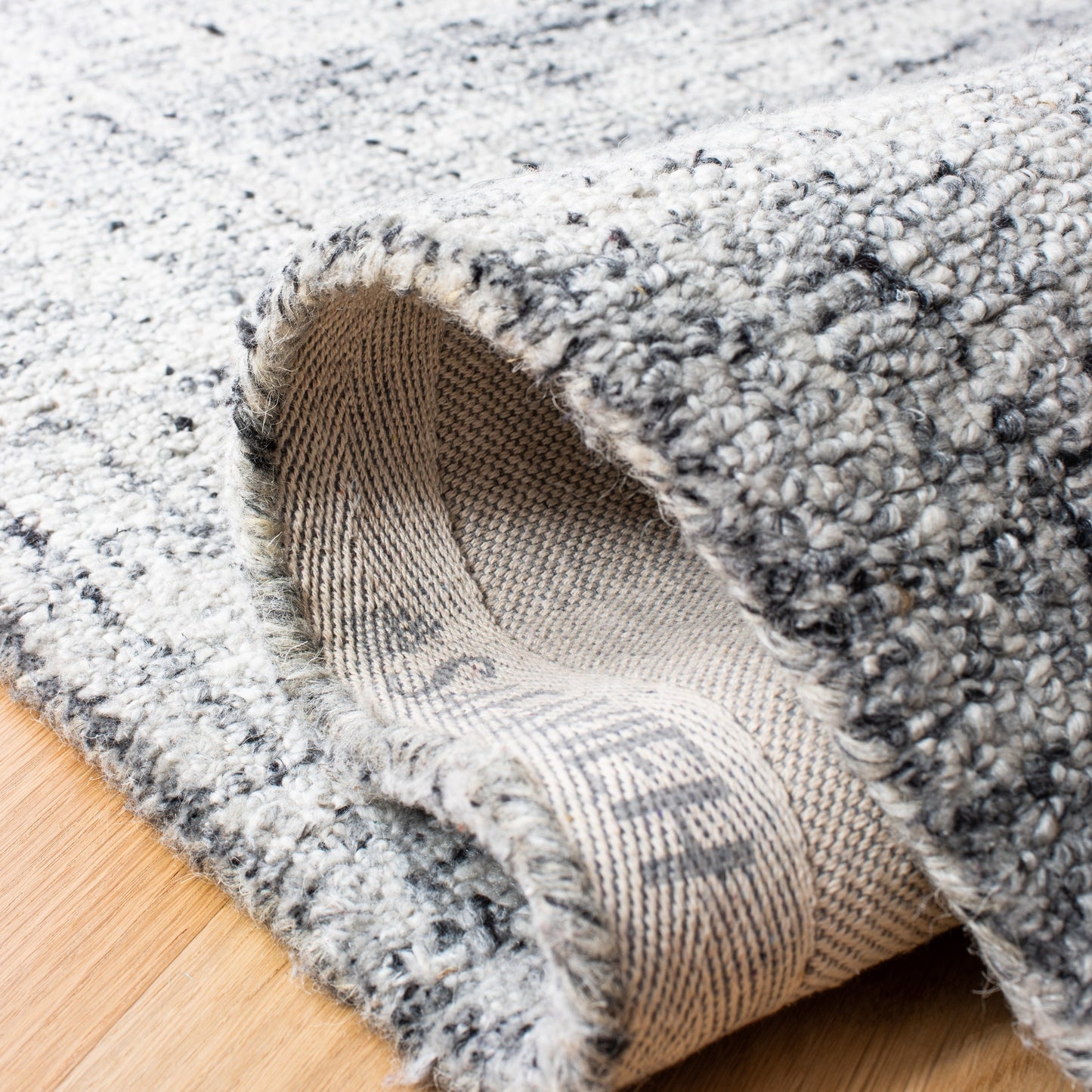 Tapis moderne en viscose corail abstrait fait main SAFAVIEH