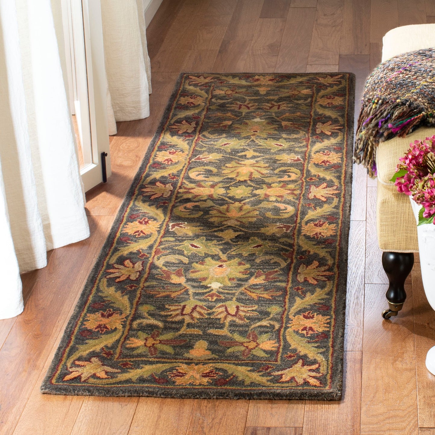Tapis oriental traditionnel en laine Talvikki fait main SAFAVIEH