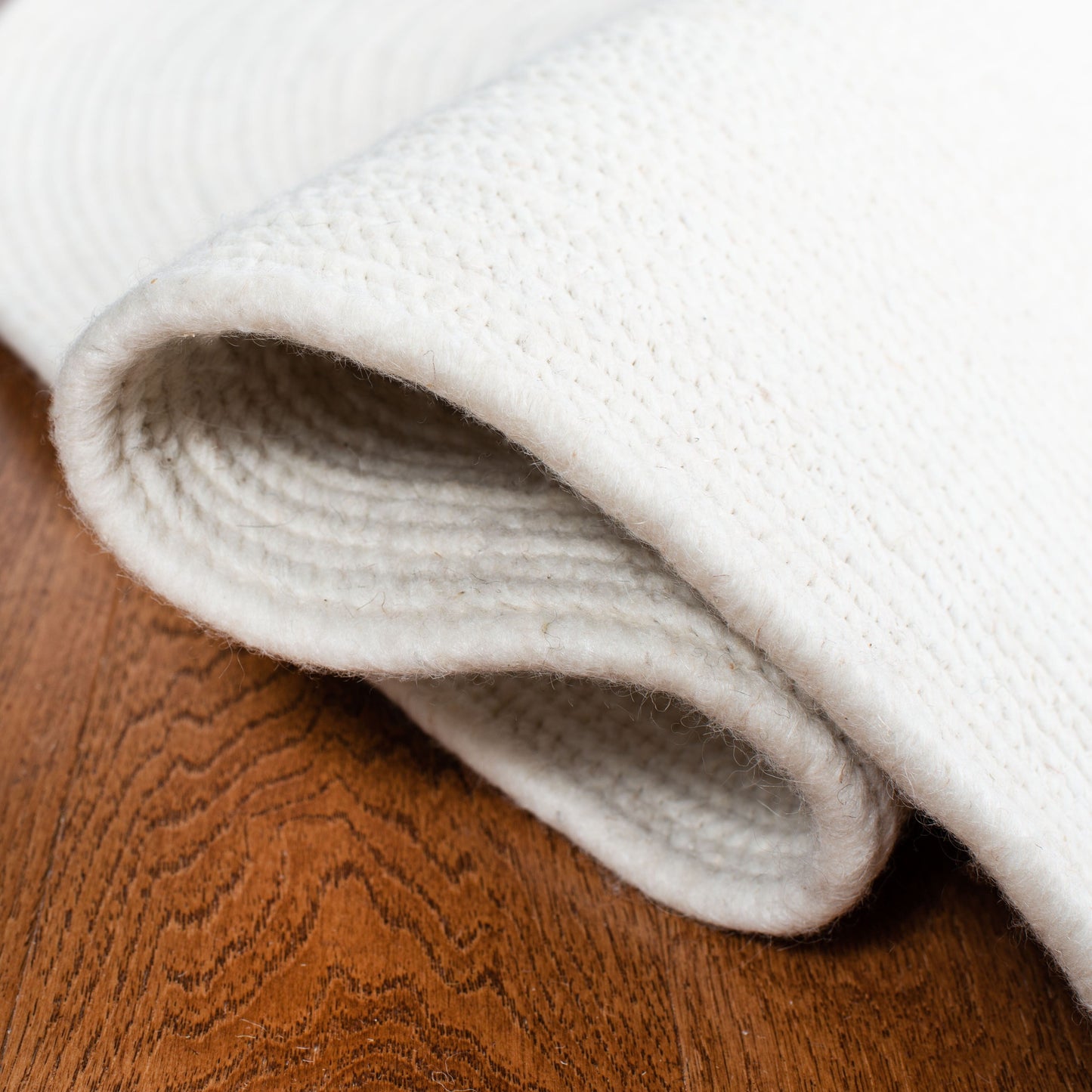 Tapis de campagne en laine tressée à la main SAFAVIEH