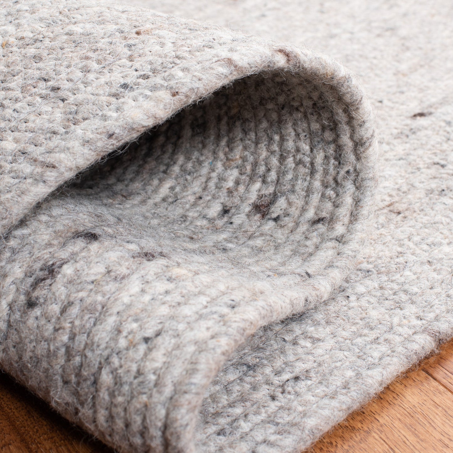 Tapis de campagne en laine tressée à la main SAFAVIEH