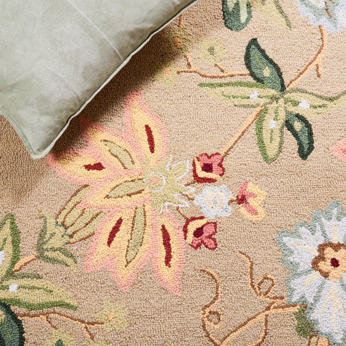 Tapis en laine floral Chelsea Yauhenia fait main SAFAVIEH de style campagnard français