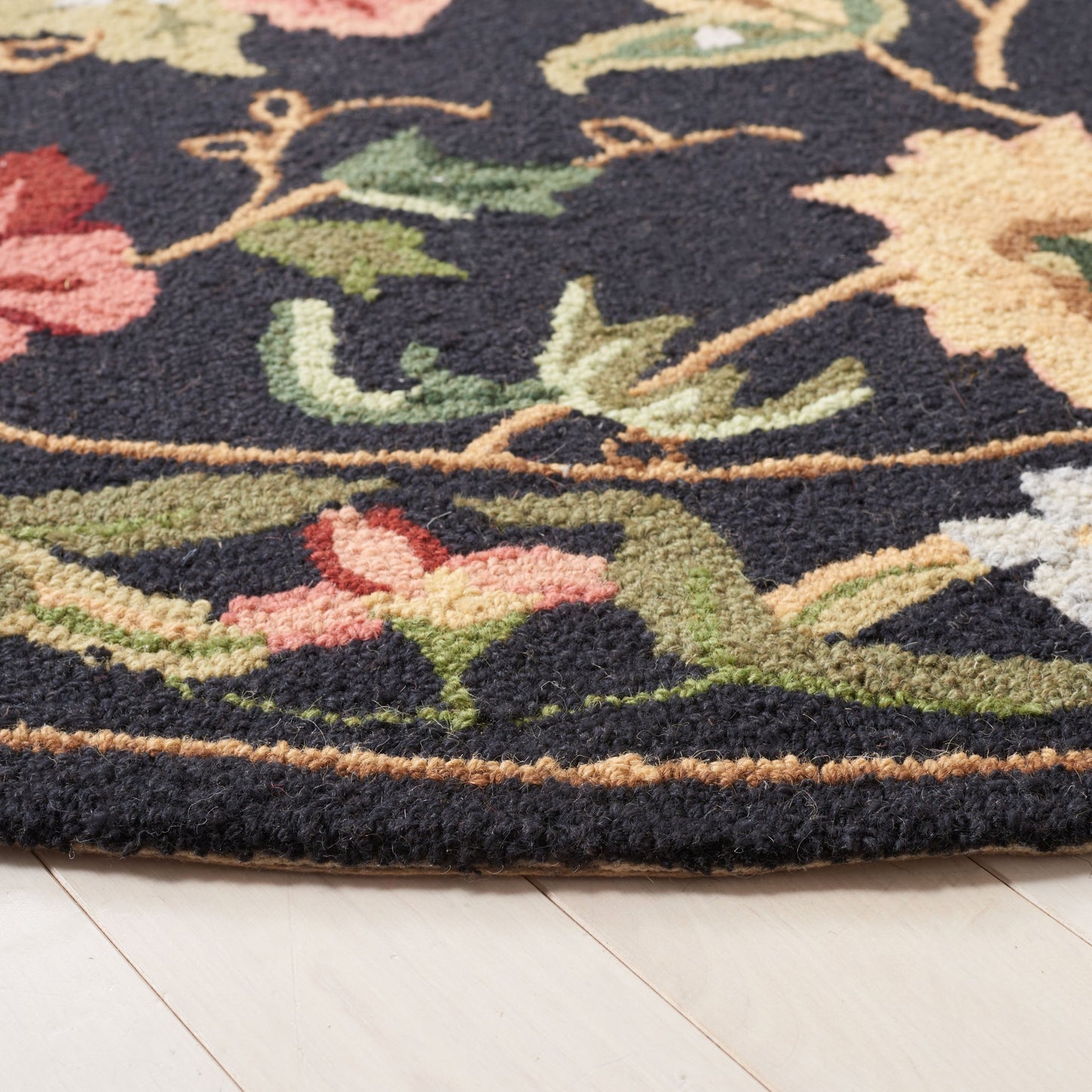 Tapis en laine floral Chelsea Yauhenia fait main SAFAVIEH de style campagnard français