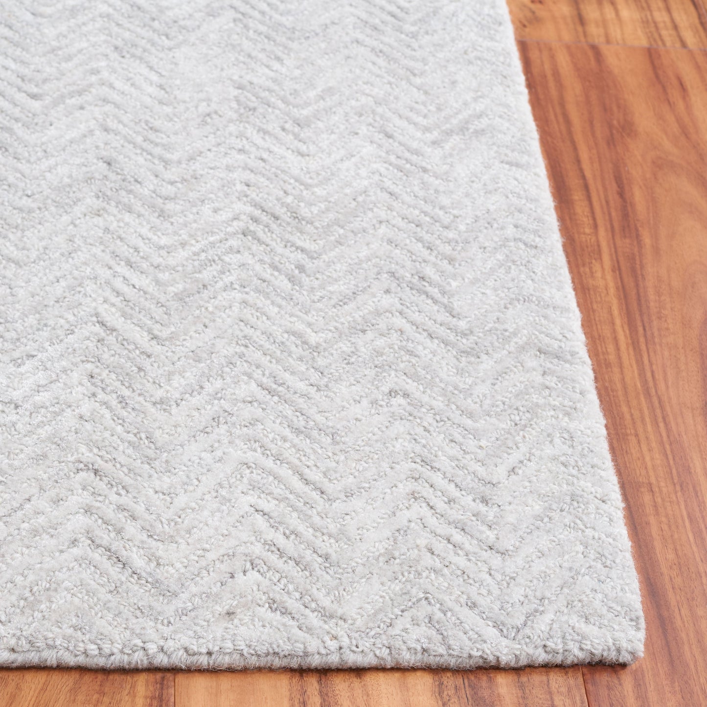 Tapis en viscose à chevrons Glamour Ostilia fait main SAFAVIEH