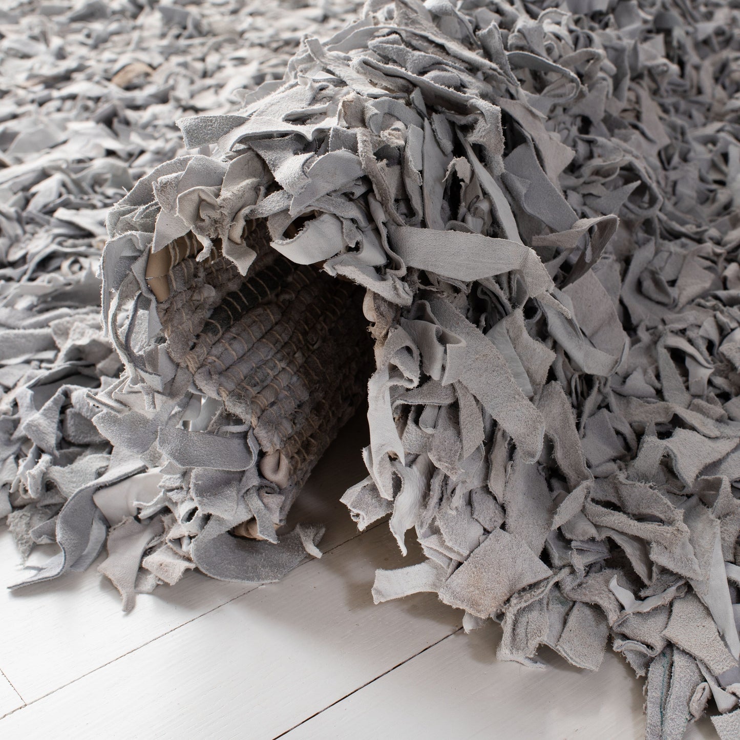 Tapis décoratif moderne en cuir fait main SAFAVIEH Shag Doinita