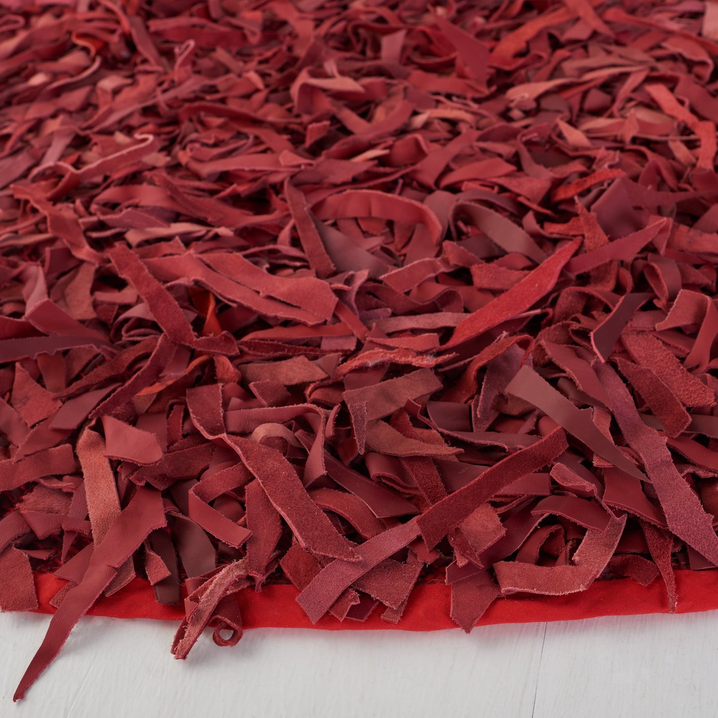 Tapis décoratif moderne en cuir fait main SAFAVIEH Shag Doinita