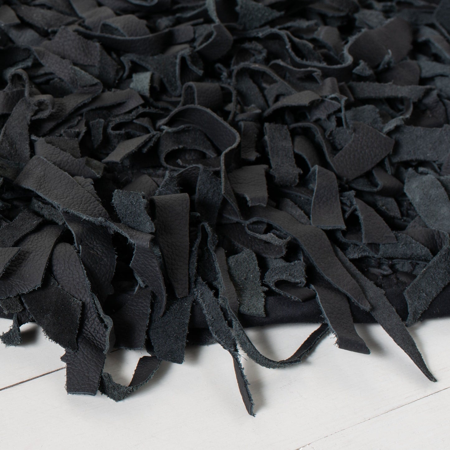 Tapis décoratif moderne en cuir fait main SAFAVIEH Shag Doinita