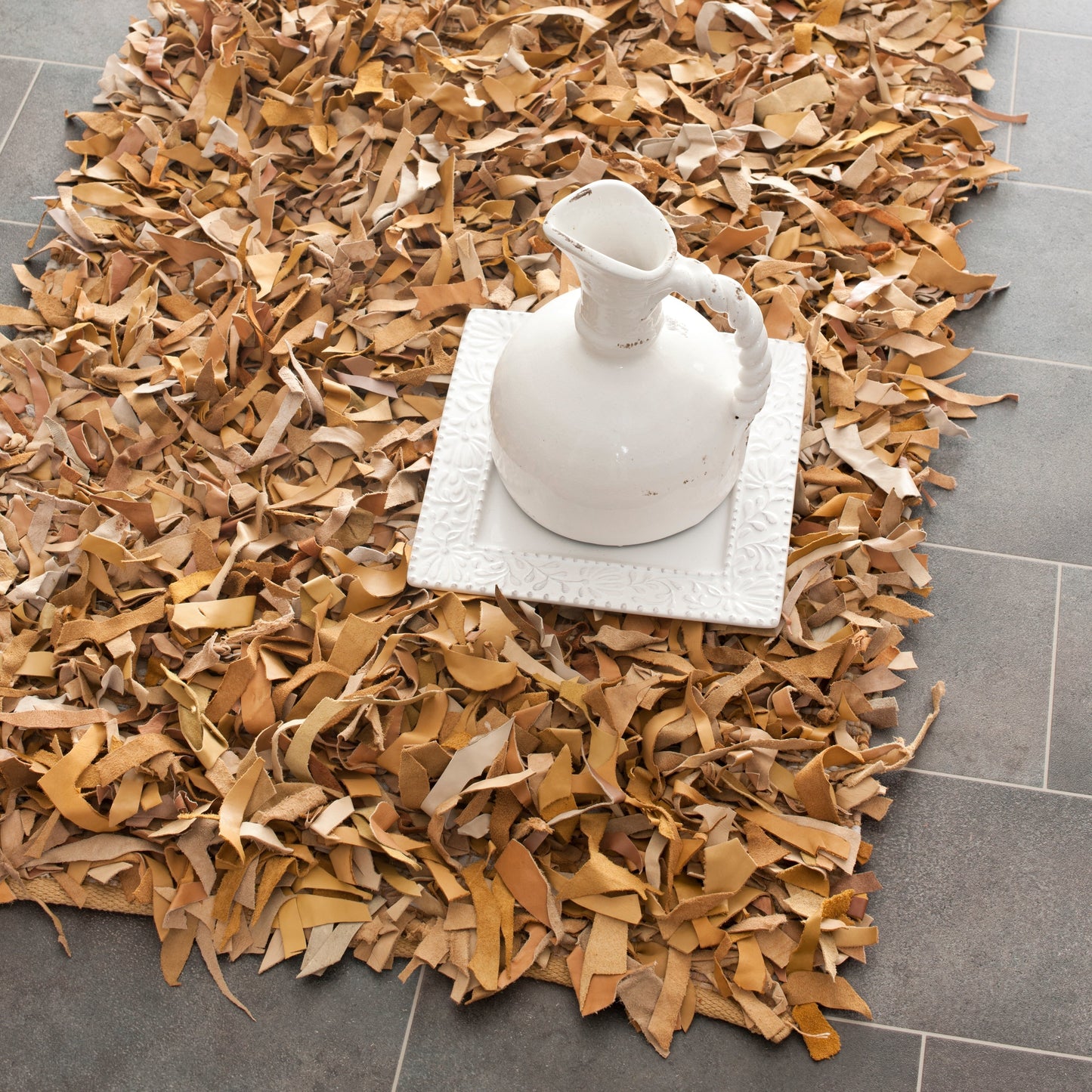 Tapis décoratif moderne en cuir fait main SAFAVIEH Shag Doinita