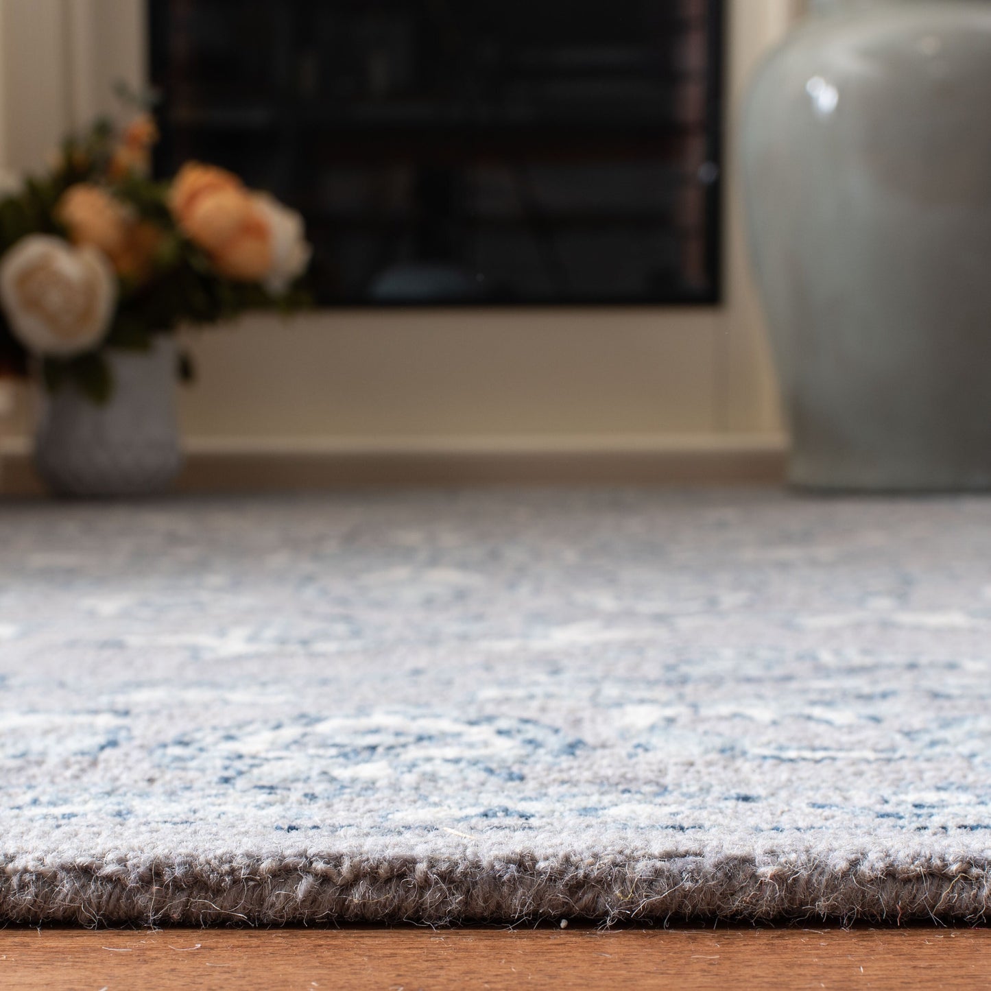 Tapis en laine Torbjorg fait main en micro-boucles SAFAVIEH