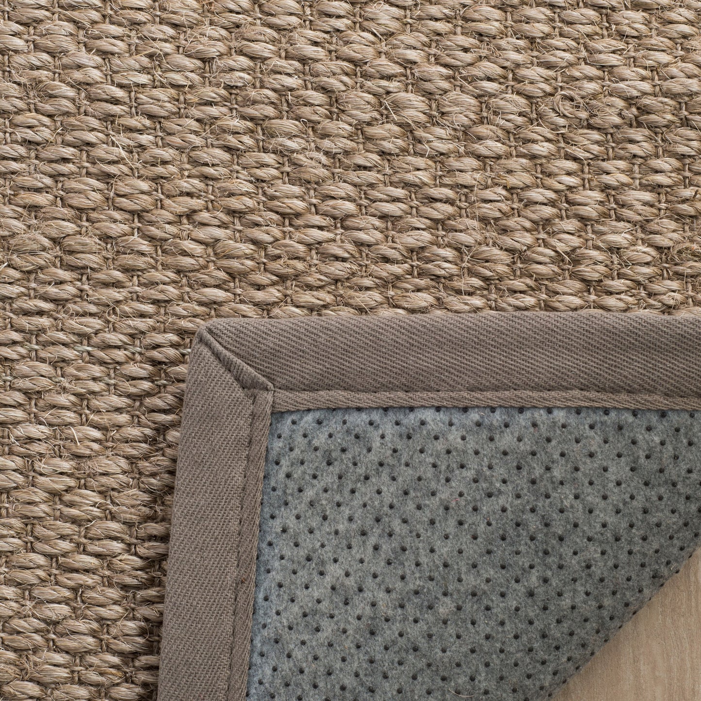 Tapis en sisal Relina en fibre naturelle fait main SAFAVIEH