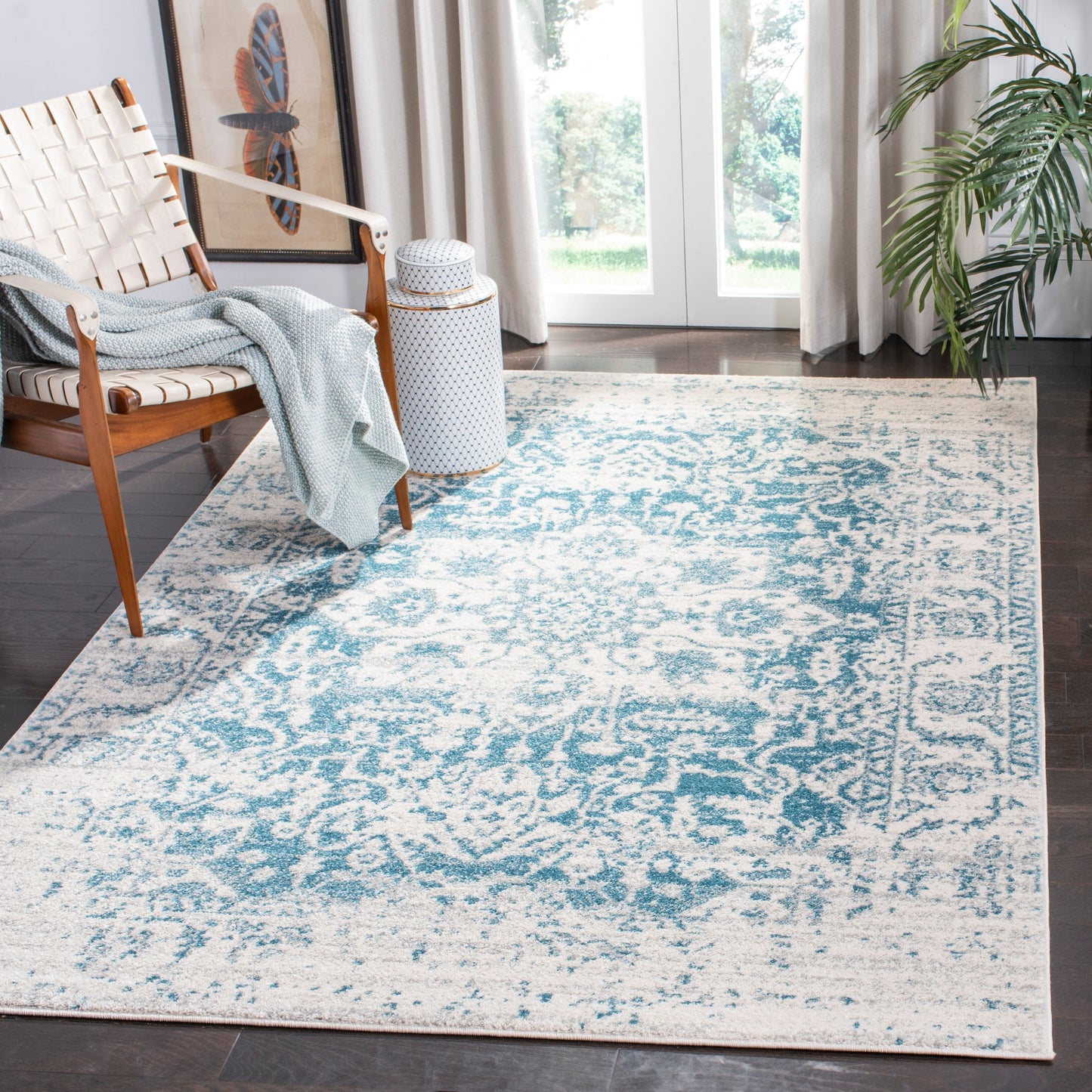 SAFAVIEH Madison Delois Medallion Rustic Farmhouse Distressed Rug