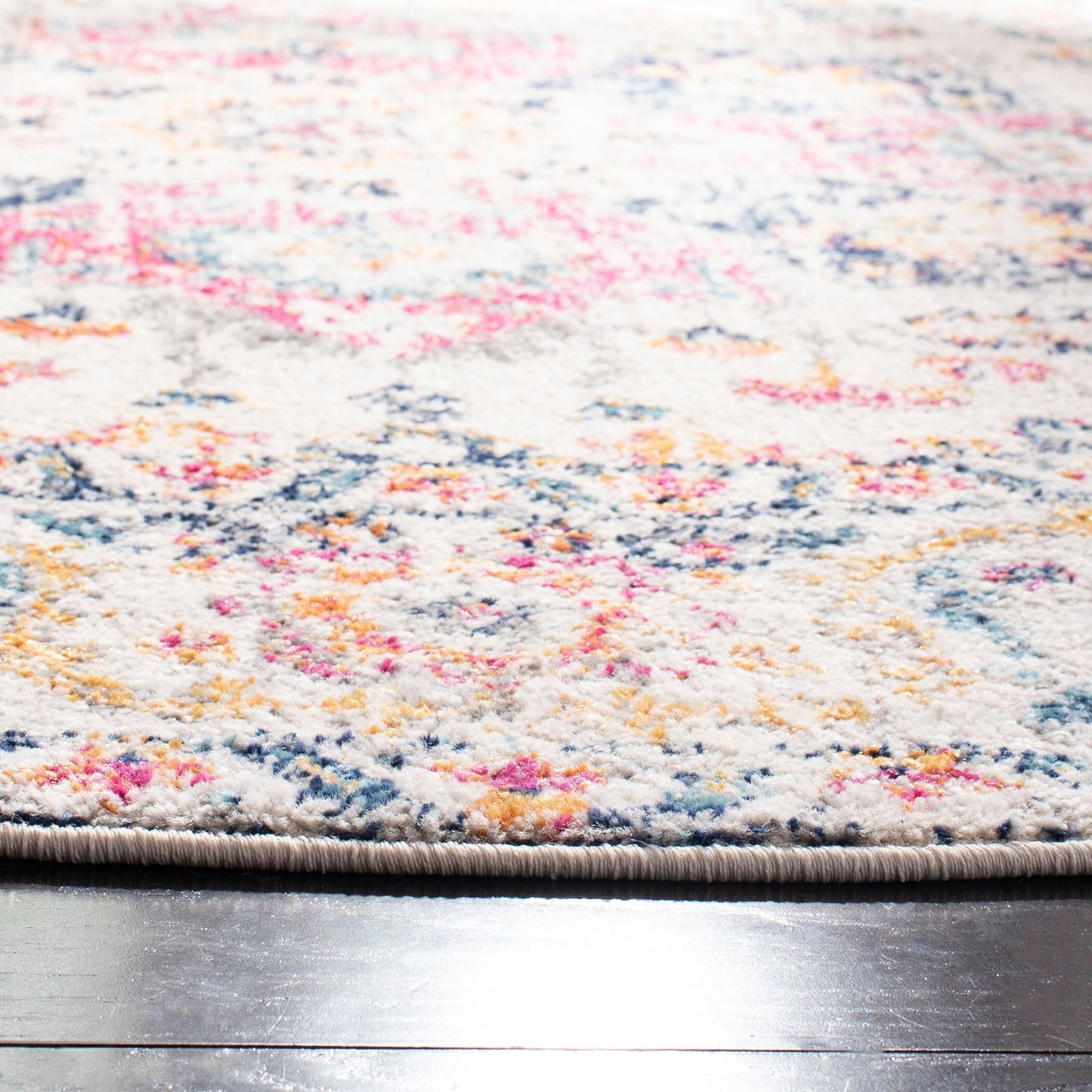 SAFAVIEH Madison Delois Medallion Rustic Farmhouse Distressed Rug