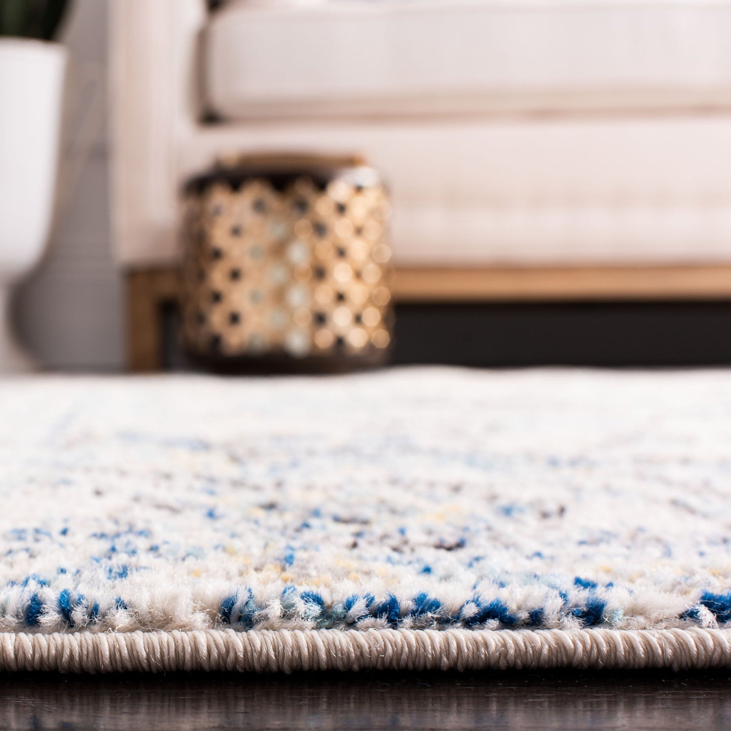 SAFAVIEH Madison Delois Medallion Rustic Farmhouse Distressed Rug