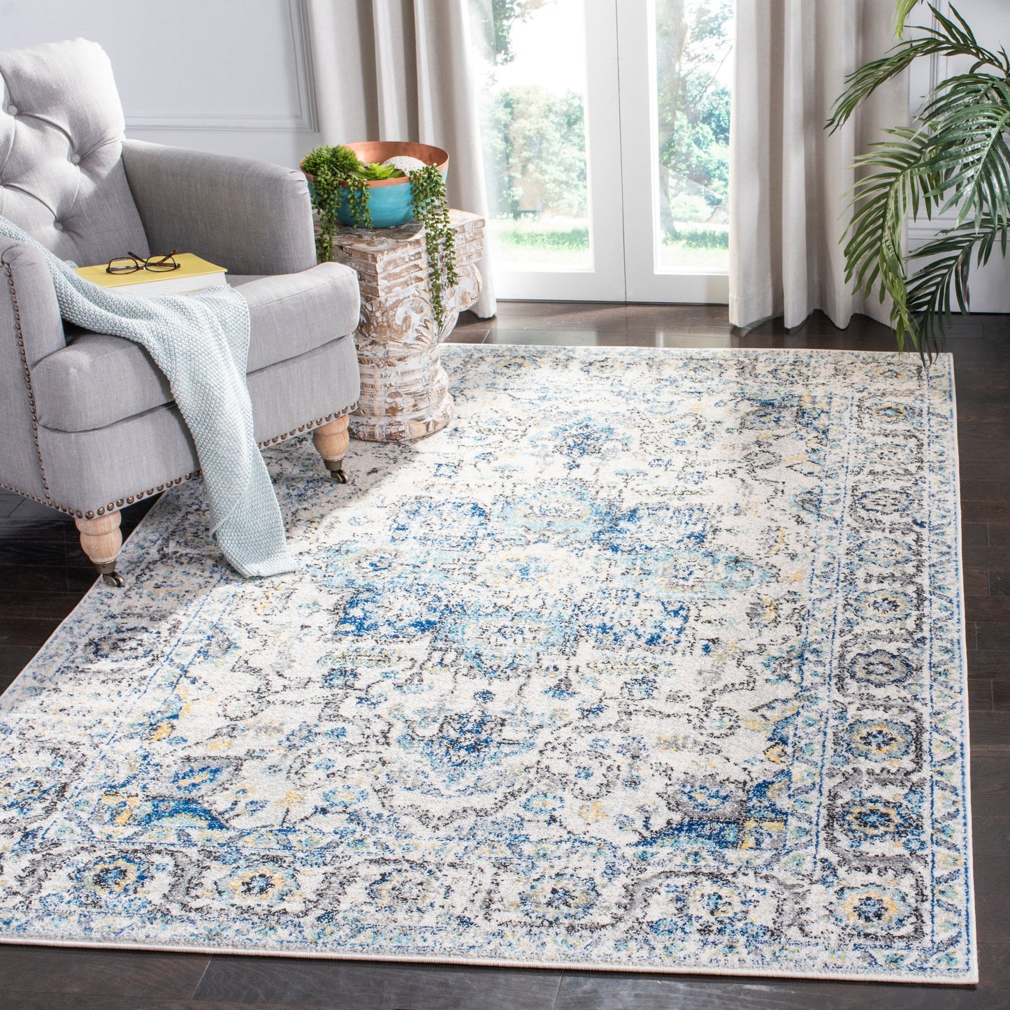 SAFAVIEH Madison Delois Medallion Rustic Farmhouse Distressed Rug