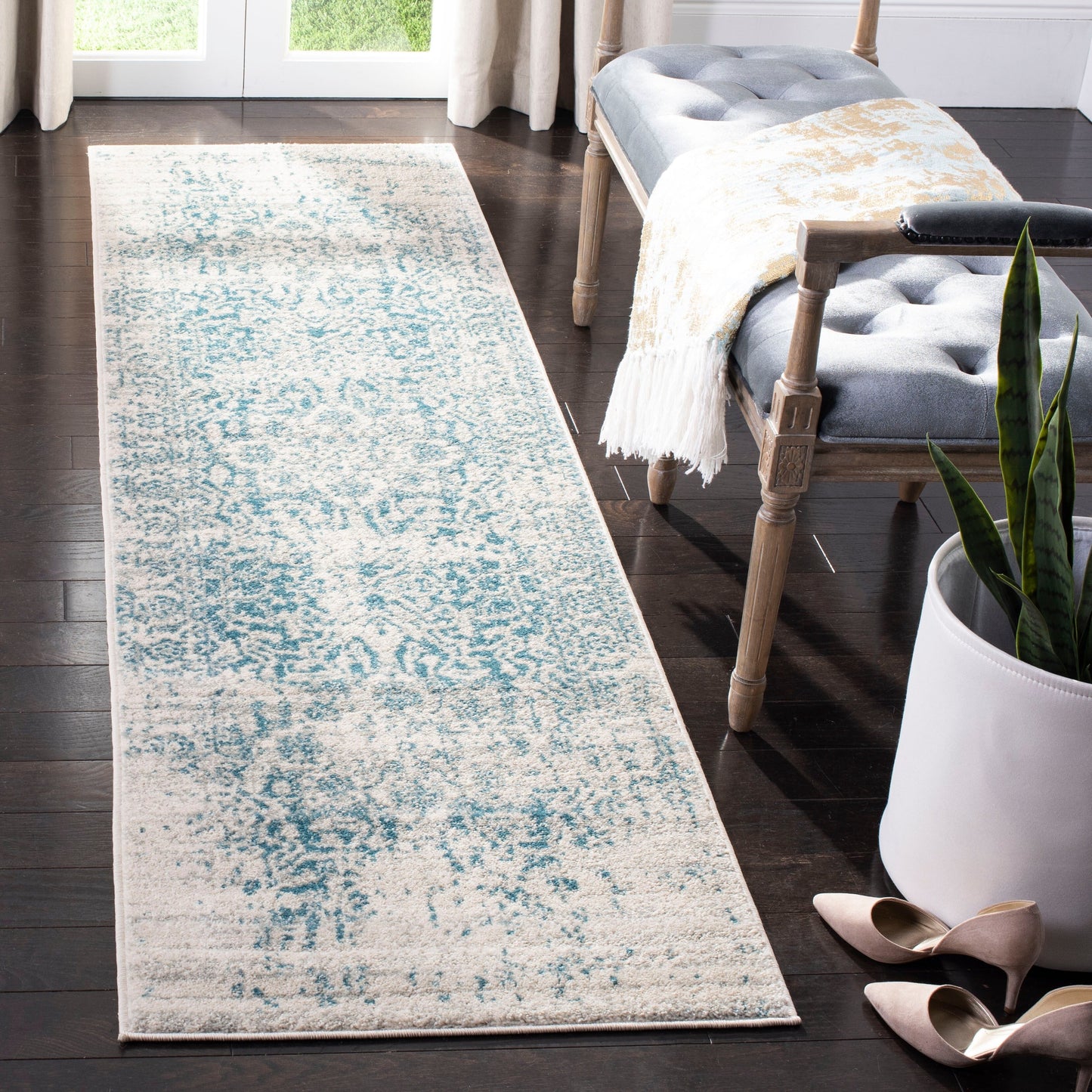 SAFAVIEH Madison Delois Medallion Rustic Farmhouse Distressed Rug