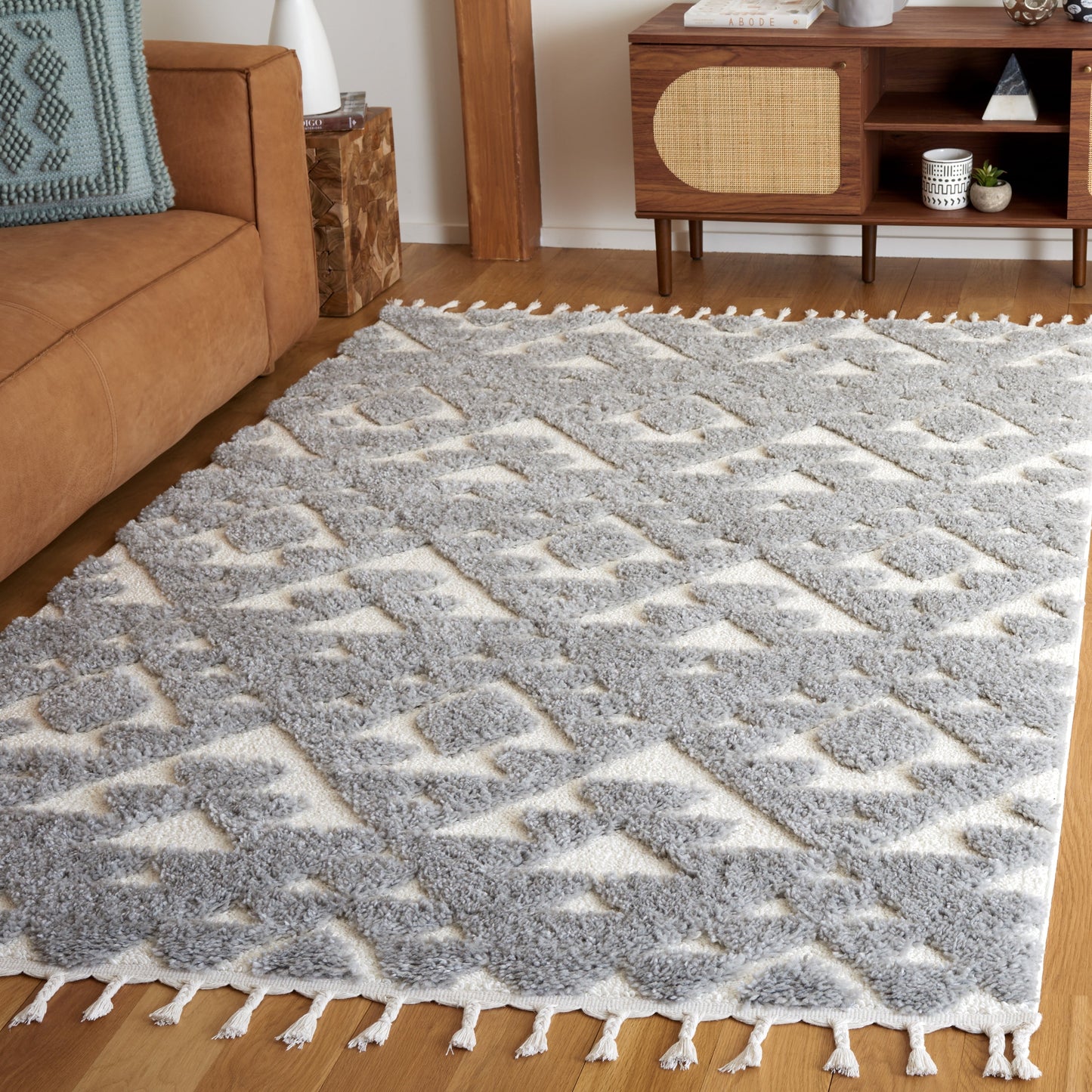 SAFAVIEH Moroccan Tassel Shag Delores 2-inch Thick Rug
