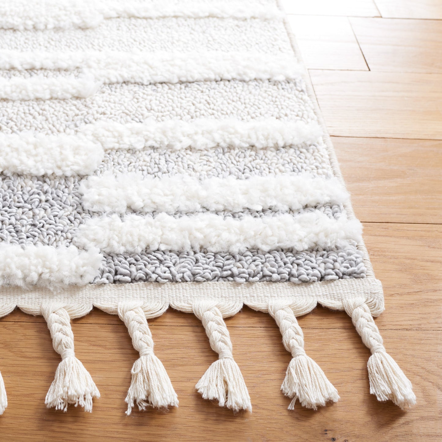 Tapis marocain à poils longs Eftimia de 5 cm d'épaisseur, à pampilles, SAFAVIEH