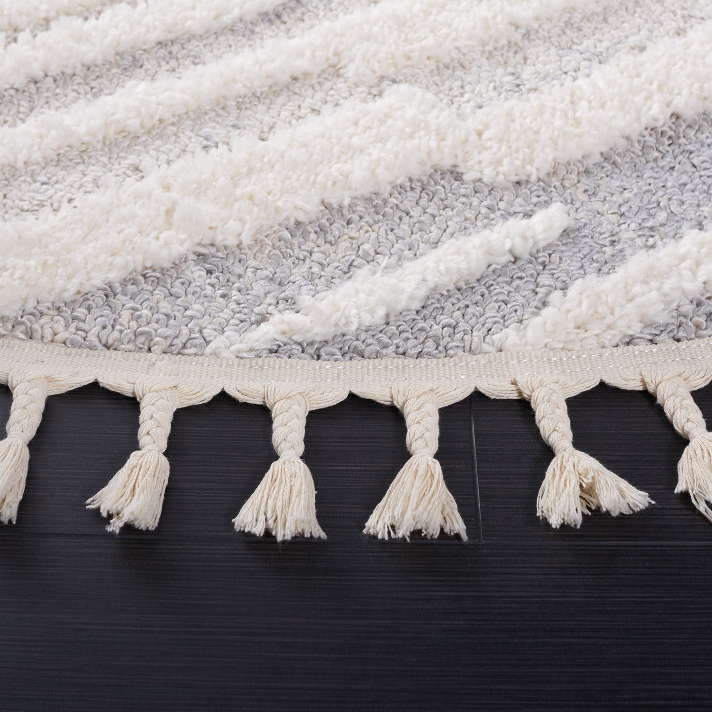 Tapis marocain à poils longs Eftimia de 5 cm d'épaisseur, à pampilles, SAFAVIEH
