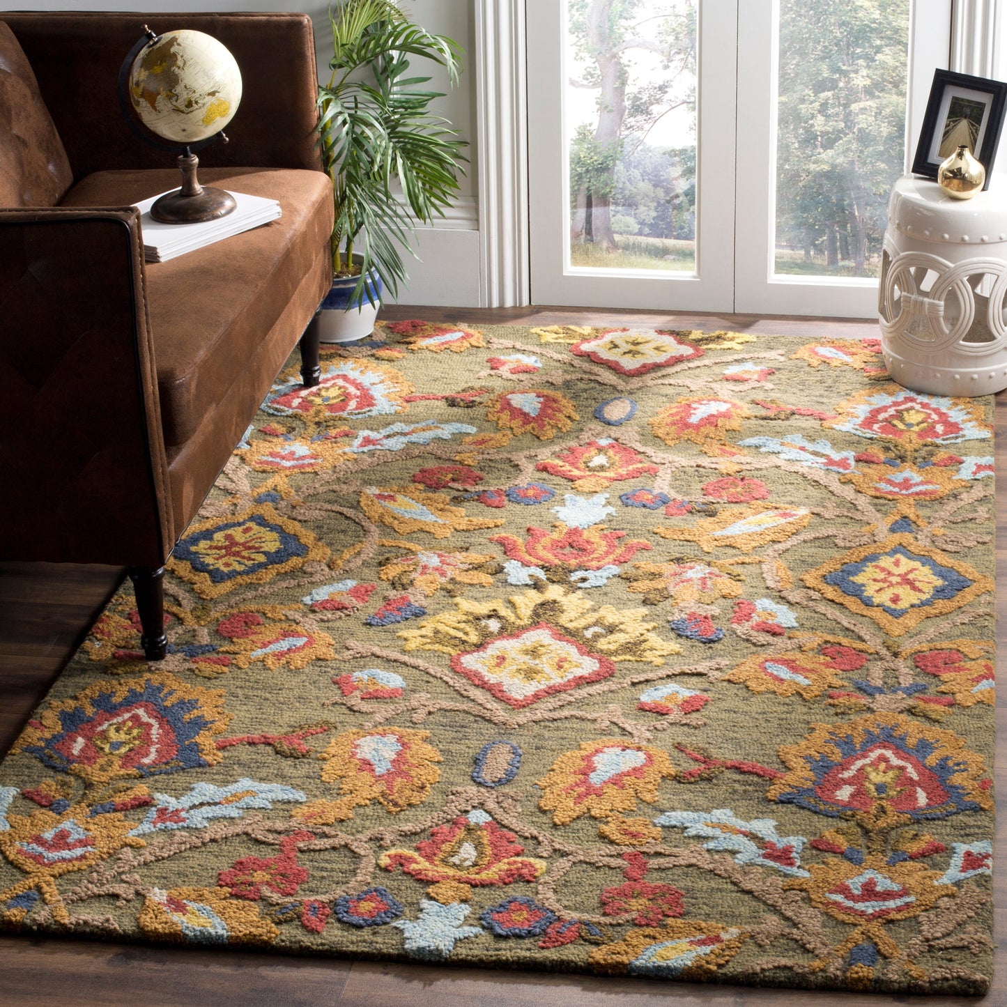 SAFAVIEH, Handmade Marietje Blossom French Country Wool Area Rug