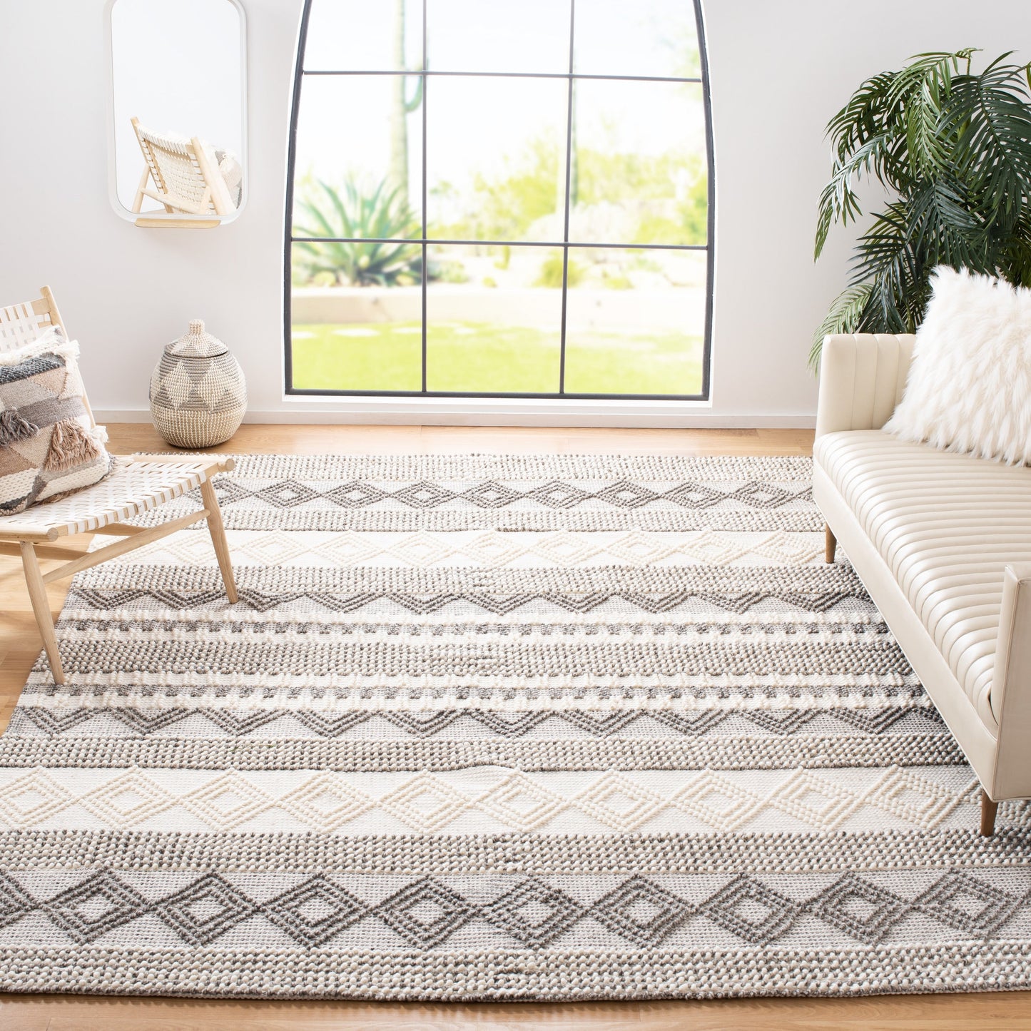 SAFAVIEH, Handmade Natura Paladia Wool Rug