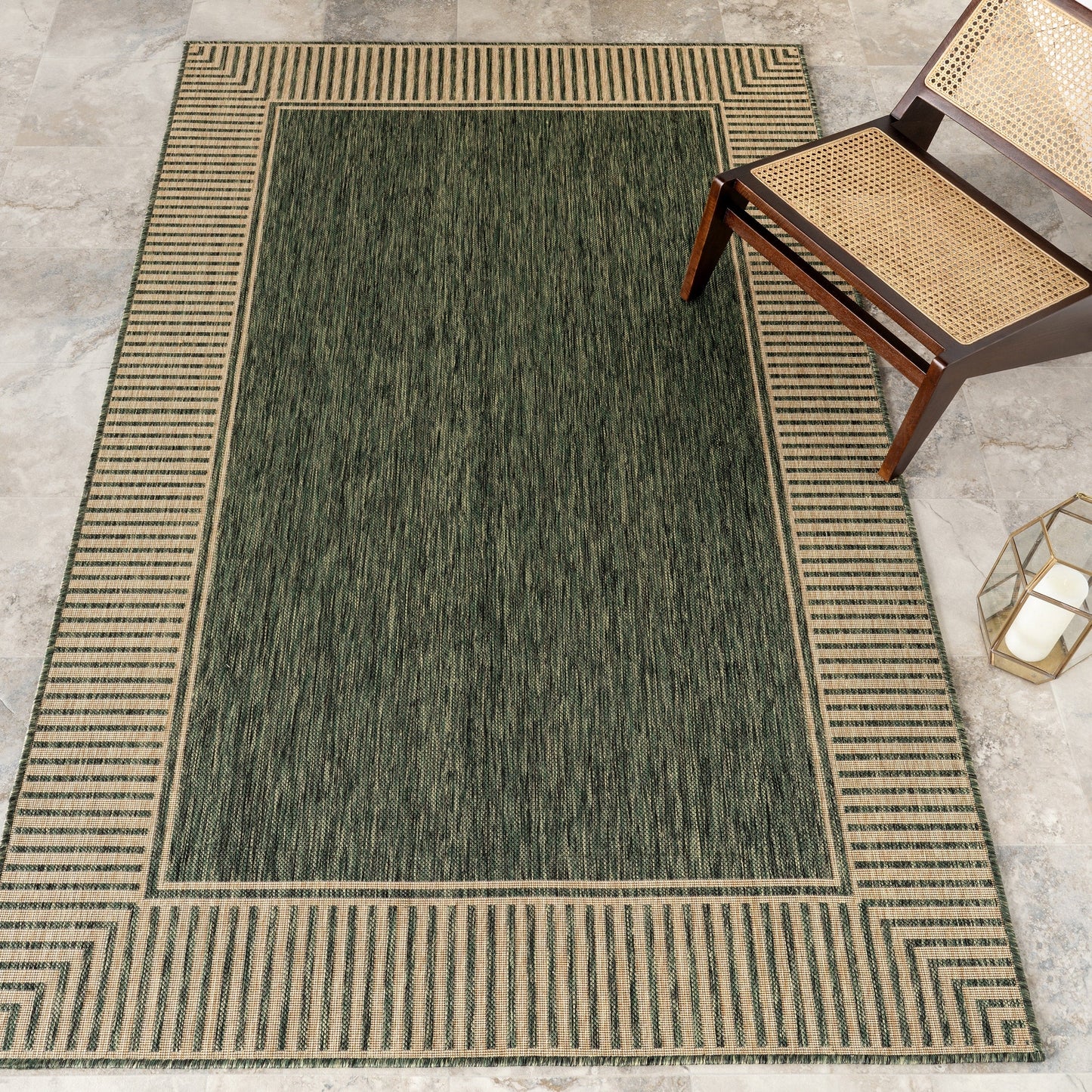 Tapis d'intérieur/extérieur classique à bordures Nuloom Leah