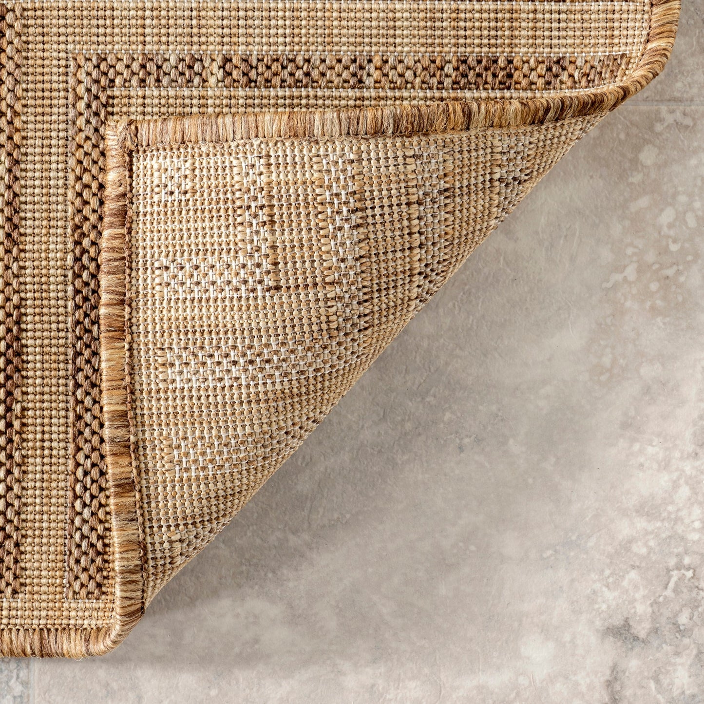 Tapis d'intérieur/extérieur classique à bordures Nuloom Leah