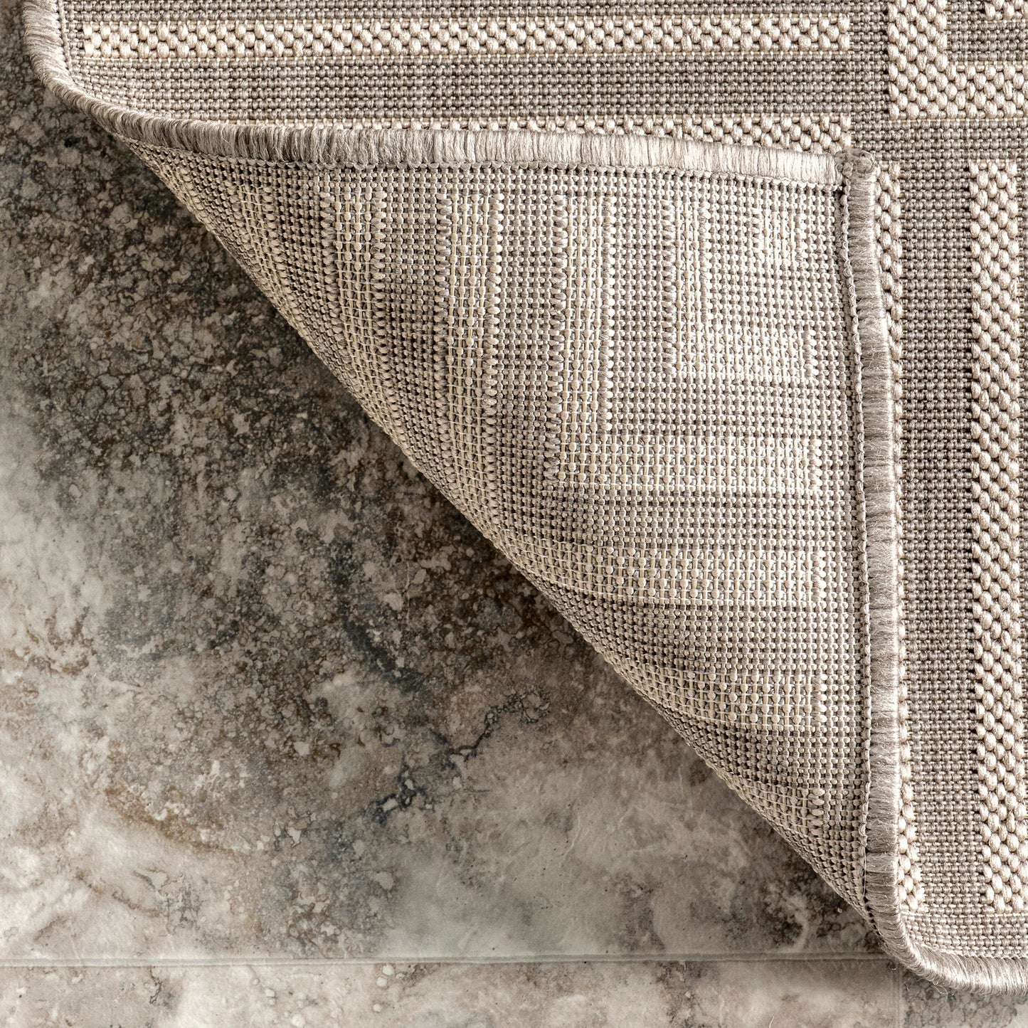 Tapis d'intérieur/extérieur classique à bordures Nuloom Leah