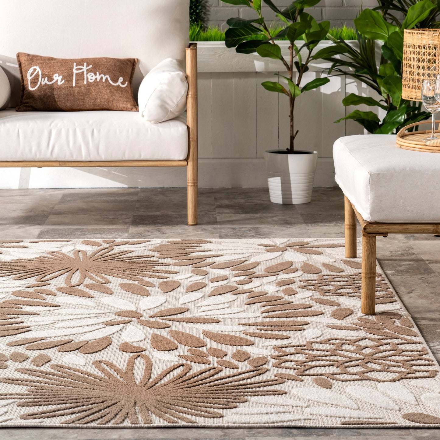 Tapis d'intérieur/extérieur à motif floral audacieux Nuloom Ronda