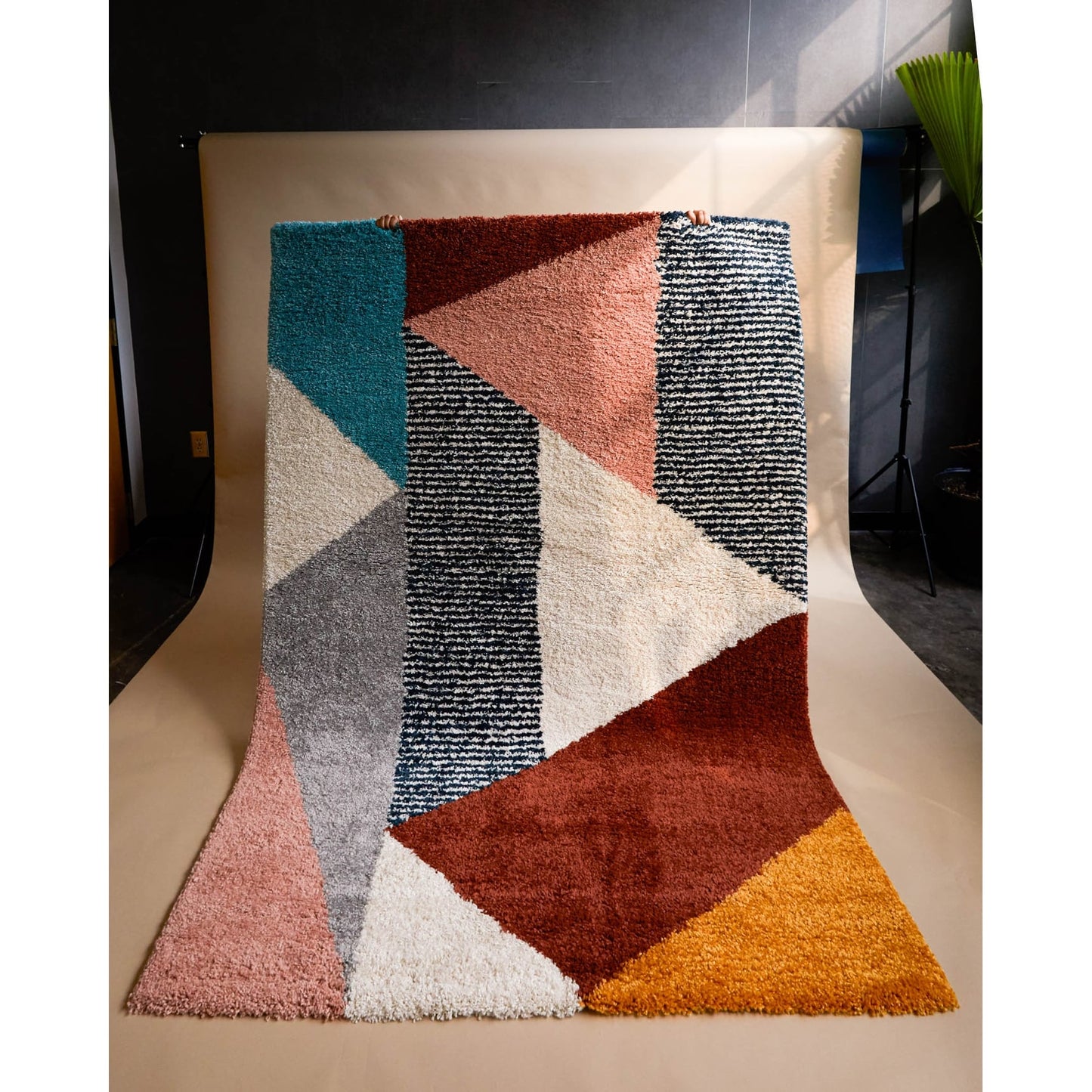 Tapis à poils longs Merril de style moderne du milieu du siècle, à blocs de couleurs
