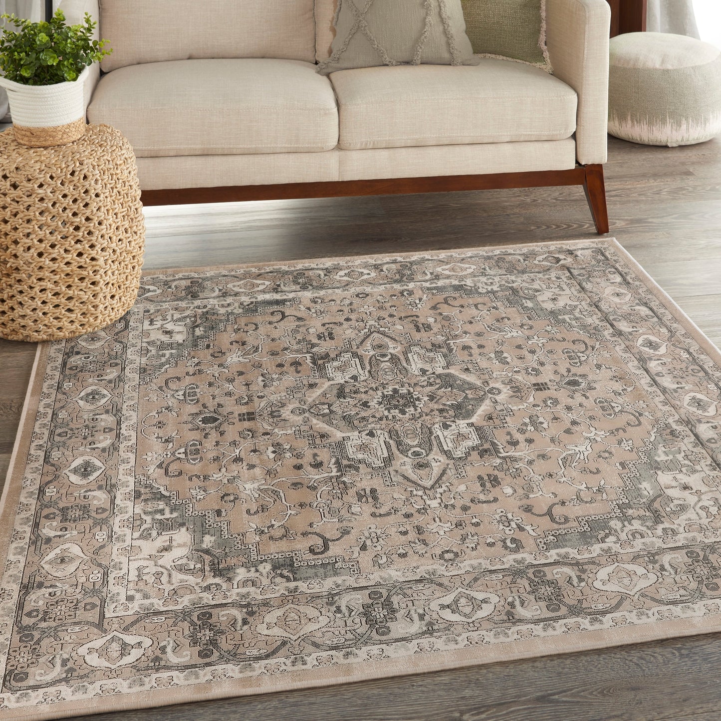 Tapis médaillon persan classique Nourison Concerto.