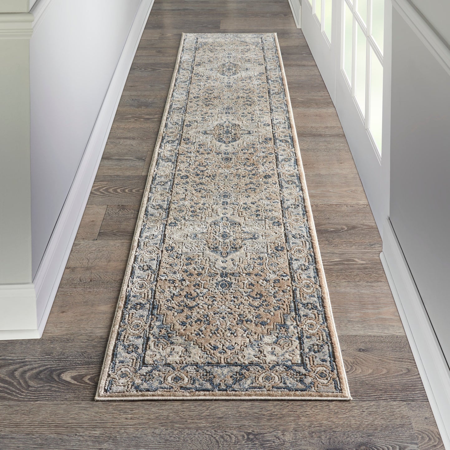 Tapis médaillon persan classique Nourison Concerto.