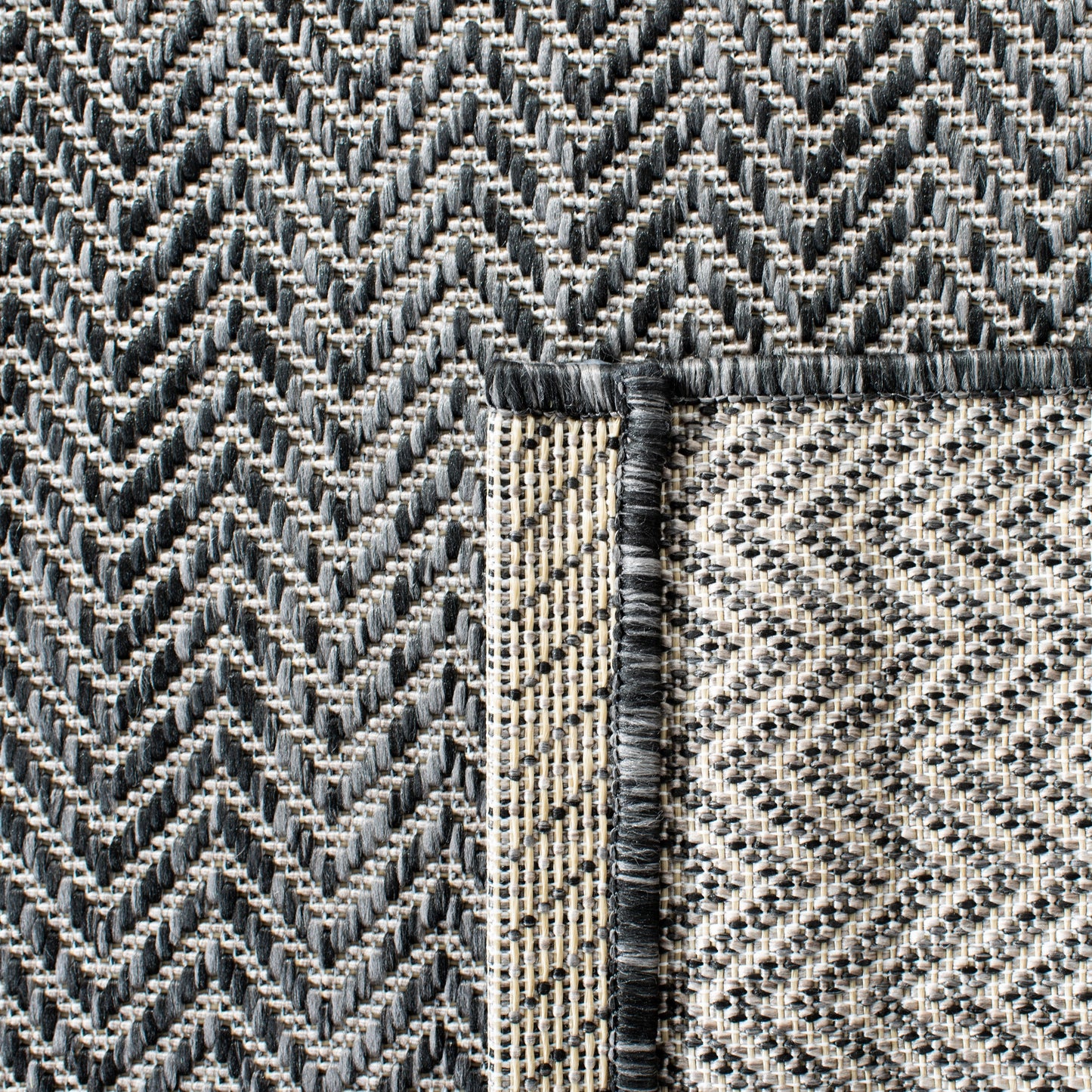 SAFAVIEH Courtyard Ilmur Indoor/ Outdoor Waterproof Patio Backyard Rug