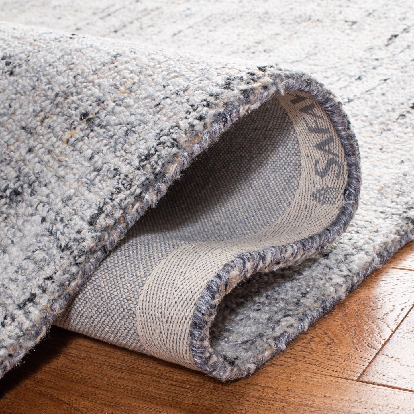 Tapis moderne en viscose corail abstrait fait main SAFAVIEH