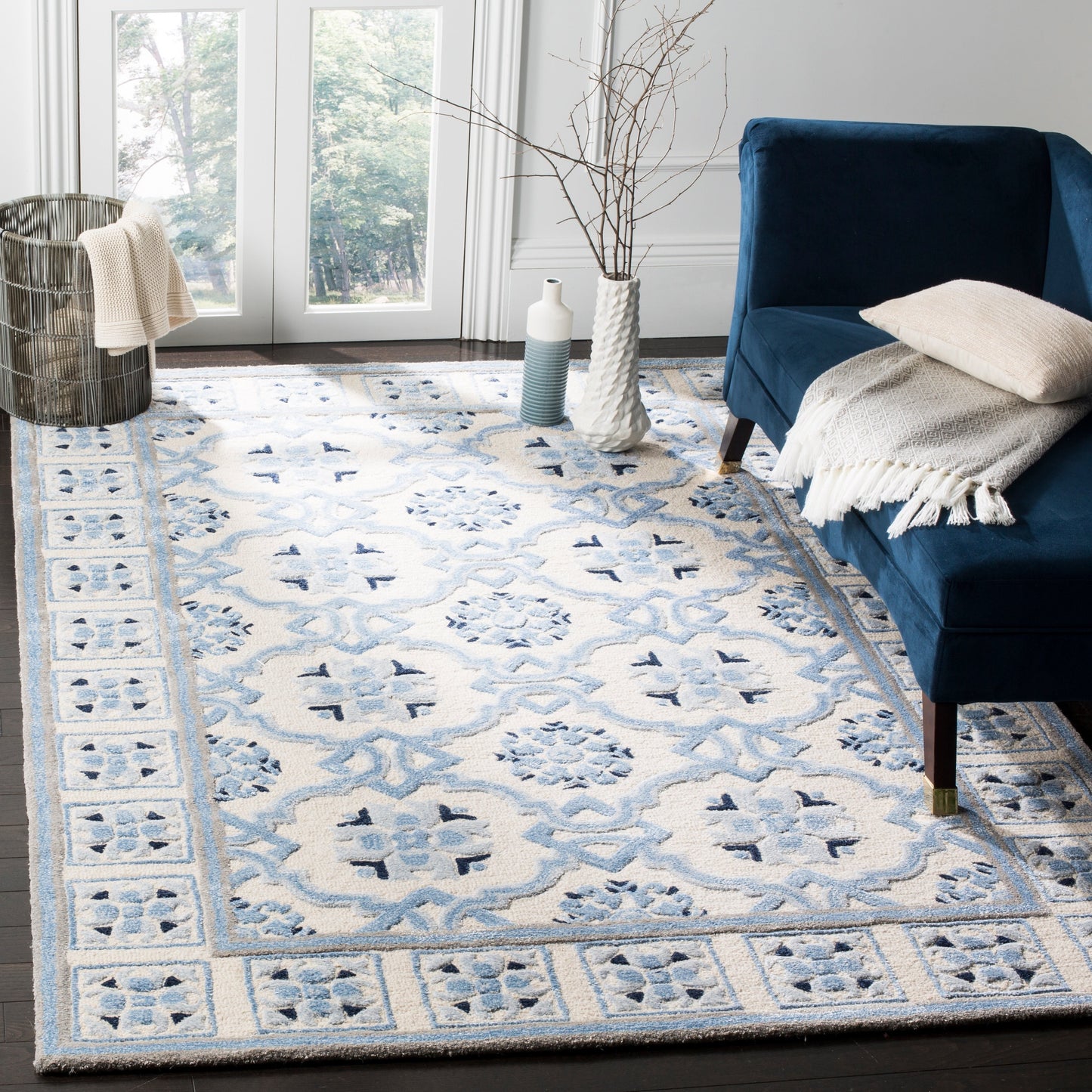 Tapis en laine floral moderne fait main Bella Rodica de SAFAVIEH