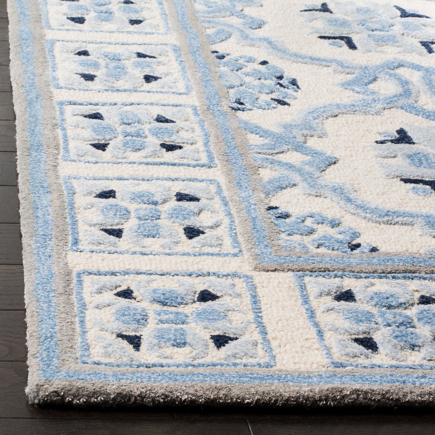 Tapis en laine floral moderne fait main Bella Rodica de SAFAVIEH