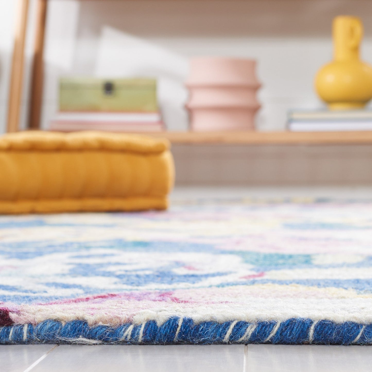 Tapis en laine florale fait main SAFAVIEH Blossom Stavroula de style campagnard français