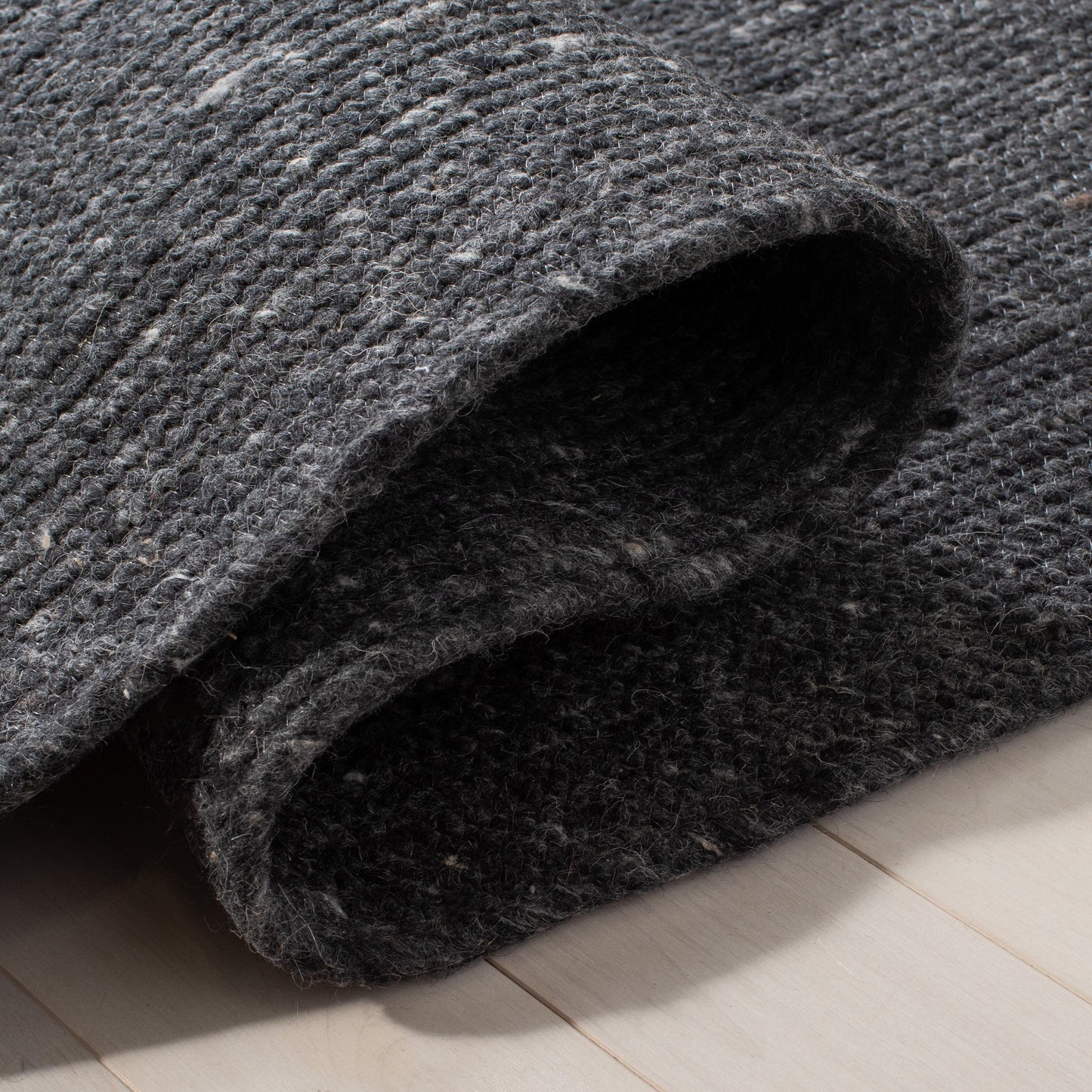 Tapis de campagne en laine tressée à la main SAFAVIEH