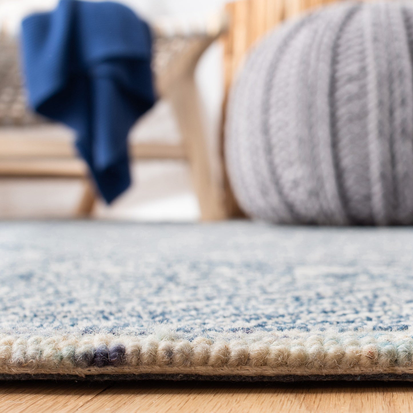 Tapis contemporain en laine fait main SAFAVIEH Capri Blathnaid
