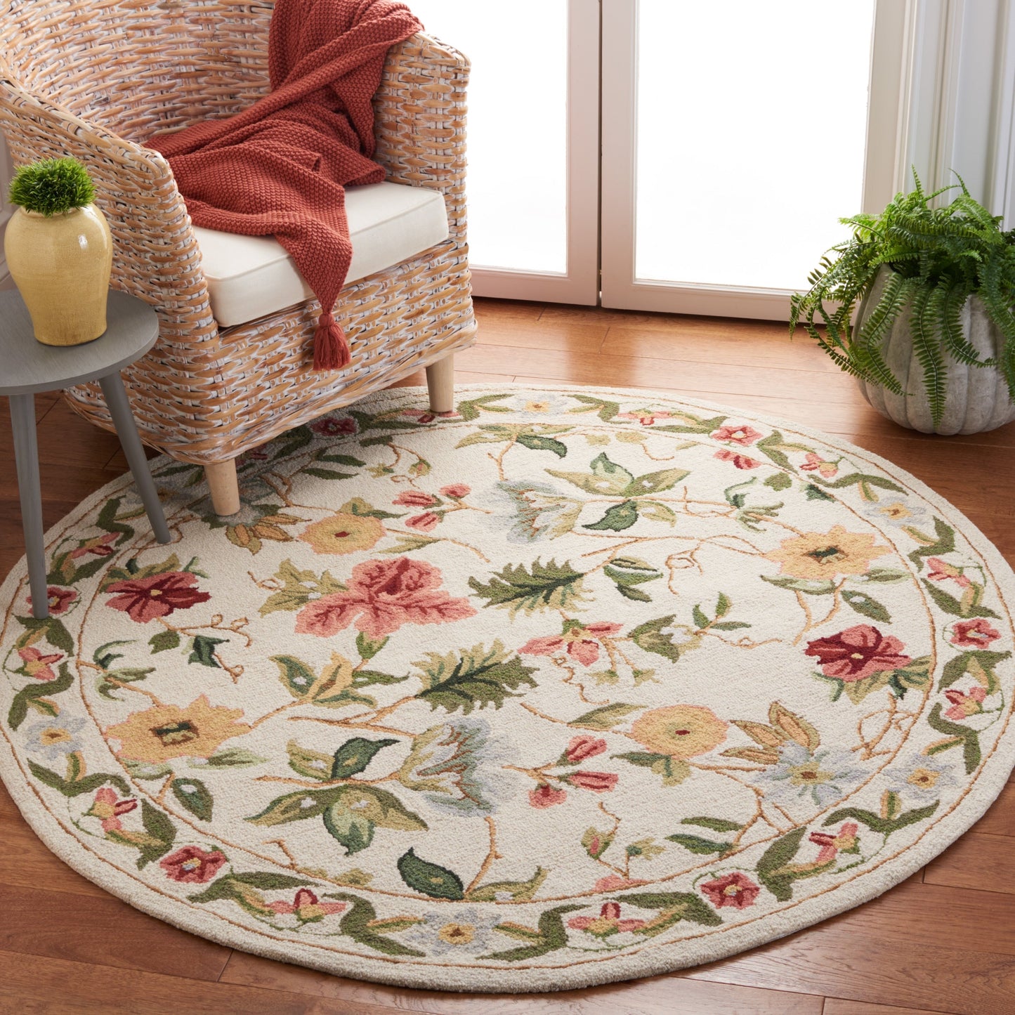 Tapis en laine floral Chelsea Yauhenia fait main SAFAVIEH de style campagnard français
