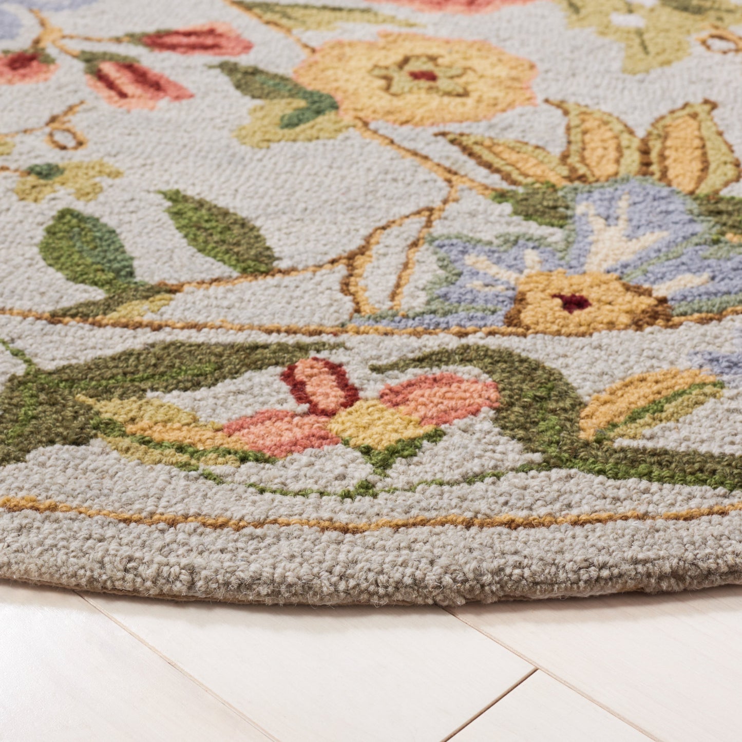 Tapis en laine floral Chelsea Yauhenia fait main SAFAVIEH de style campagnard français